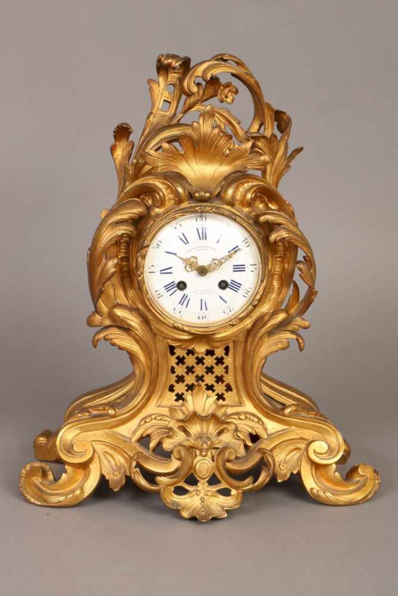 CHARPENTIER (Paris) Penduleim Stile des Rokoko, 19. Jahrhundert, vergoldetes, stark geschweiftes