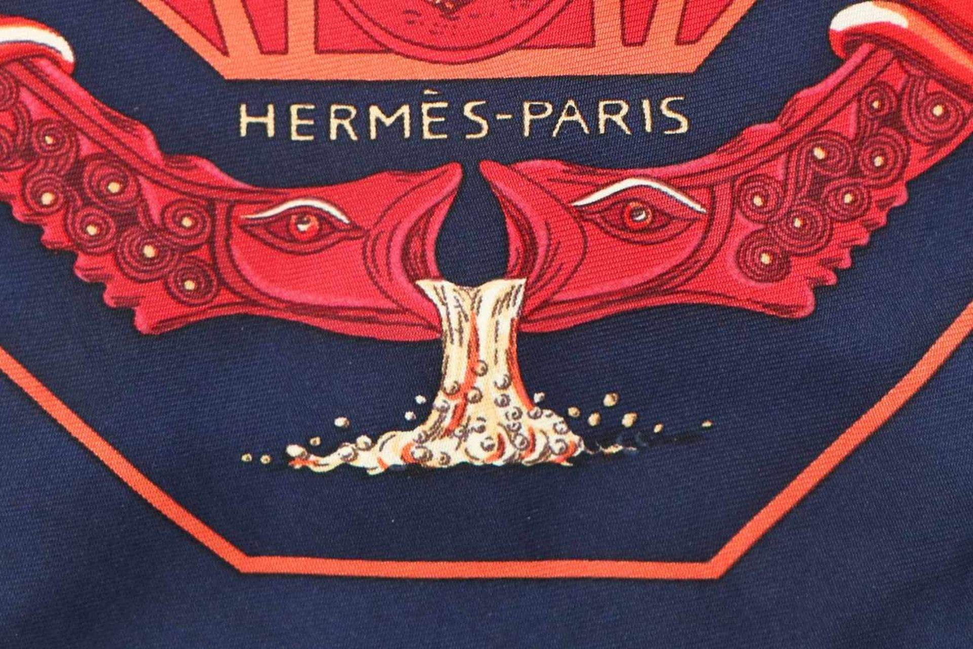 HERMÈS TuchCarré, Seide, 90x90cm, rot-blaues Fischdekor, ¨Mare nostrum¨, leichte Tragespuren - Bild 2 aus 2