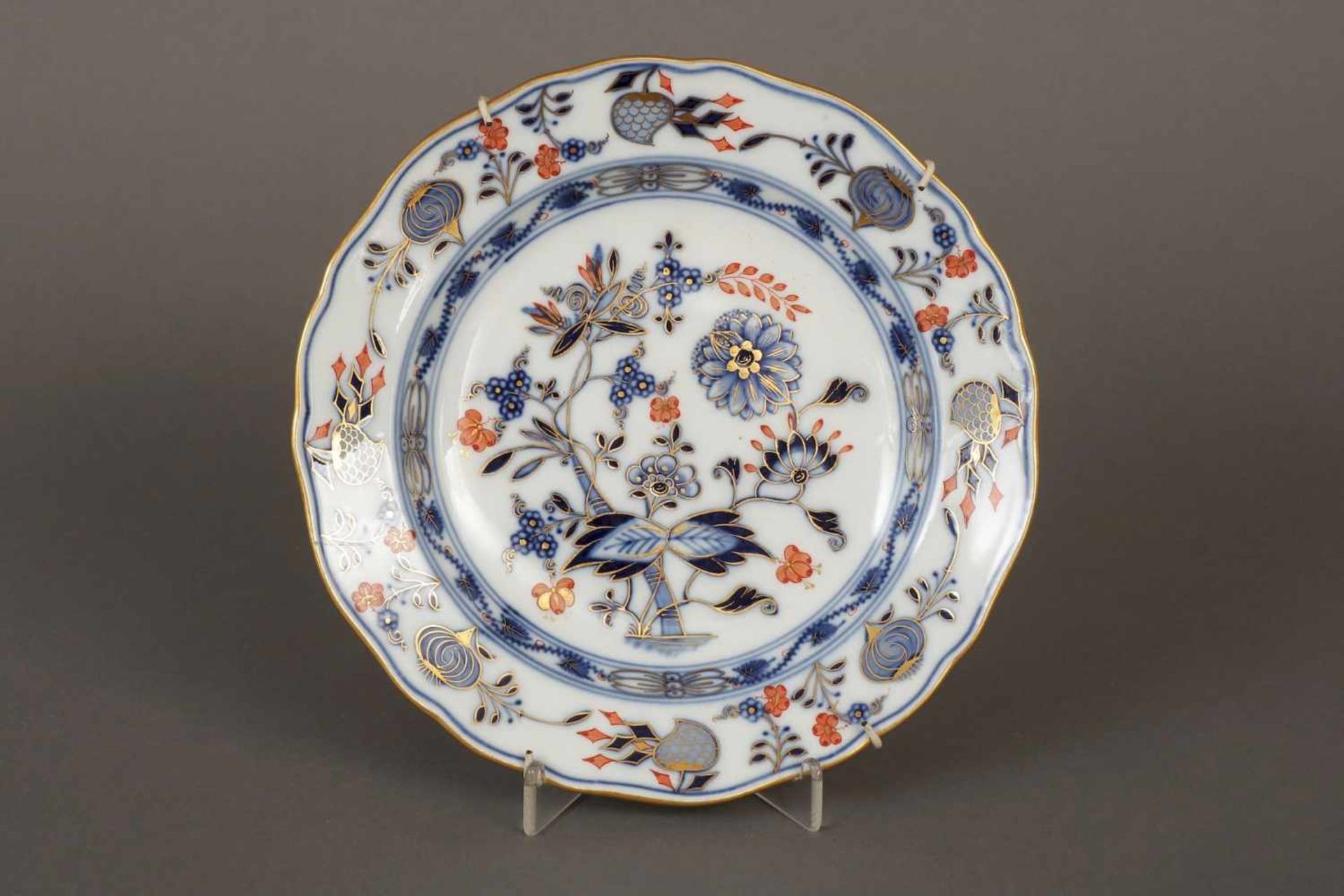 MEISSEN TellerKnauf-Zeit (um 1870), Zwiebelmuster mit Korallen- und Goldstaffage, Form ¨Neuer