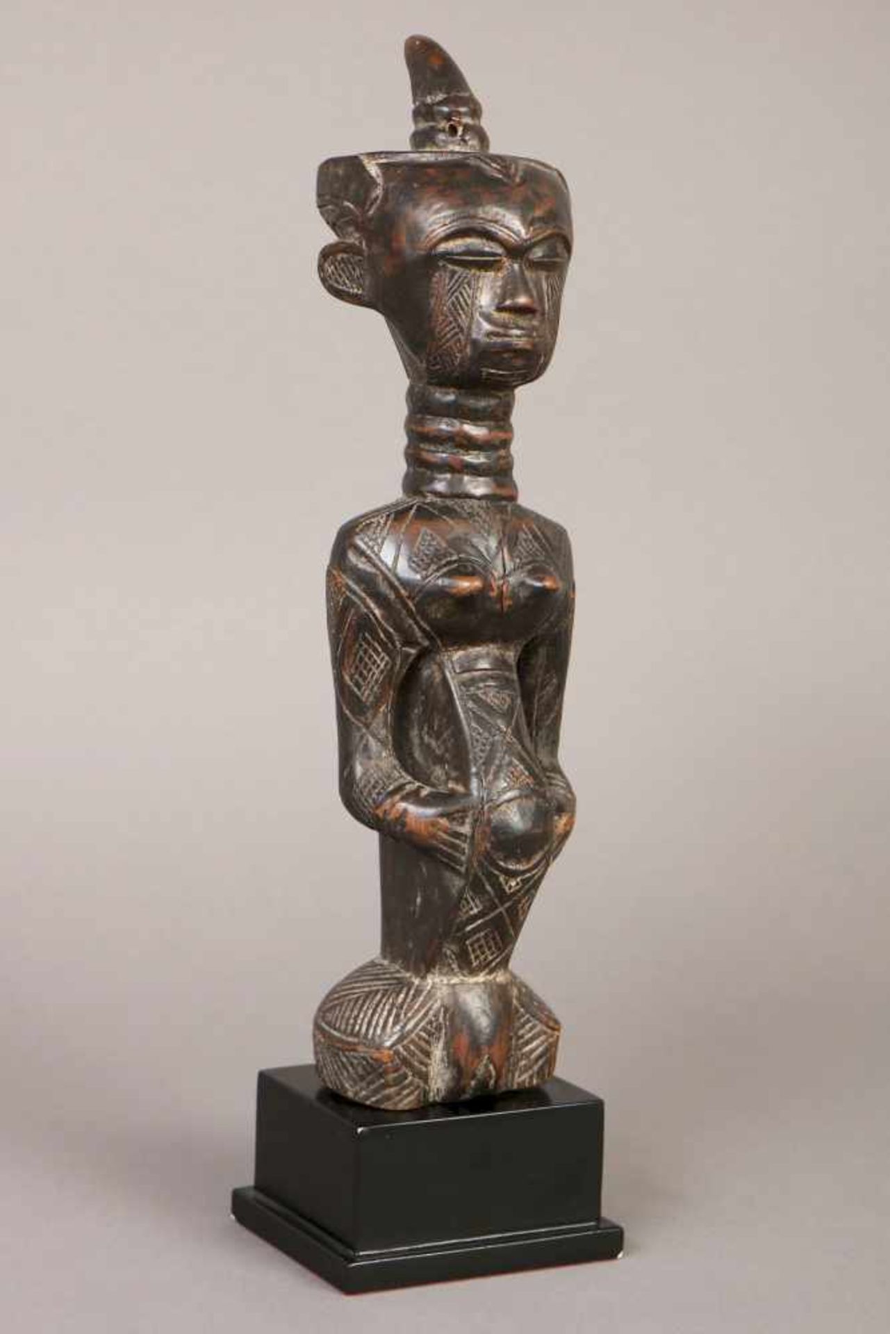 Afrikanische Ritual-/Fruchtbarkeitsfigurwohl Songye, Kongo, ¨weibliche schwangere Figur¨ dunkel