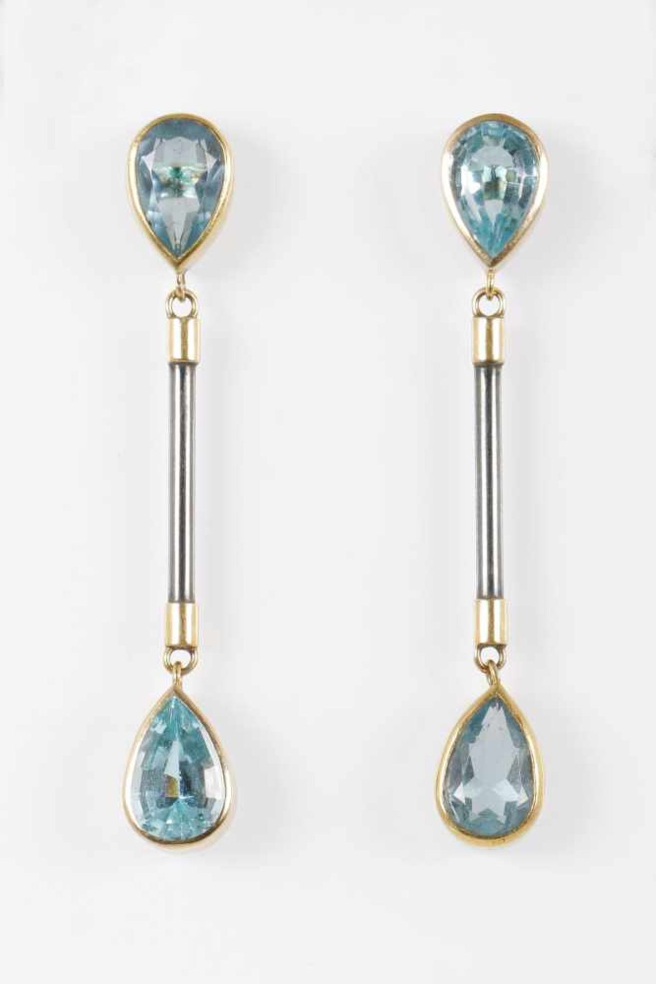 Paar Ohrhänger mit Topas750er Gelbgold (nicht punziert) und Silber, je 2 tropfenförmige Steine (je