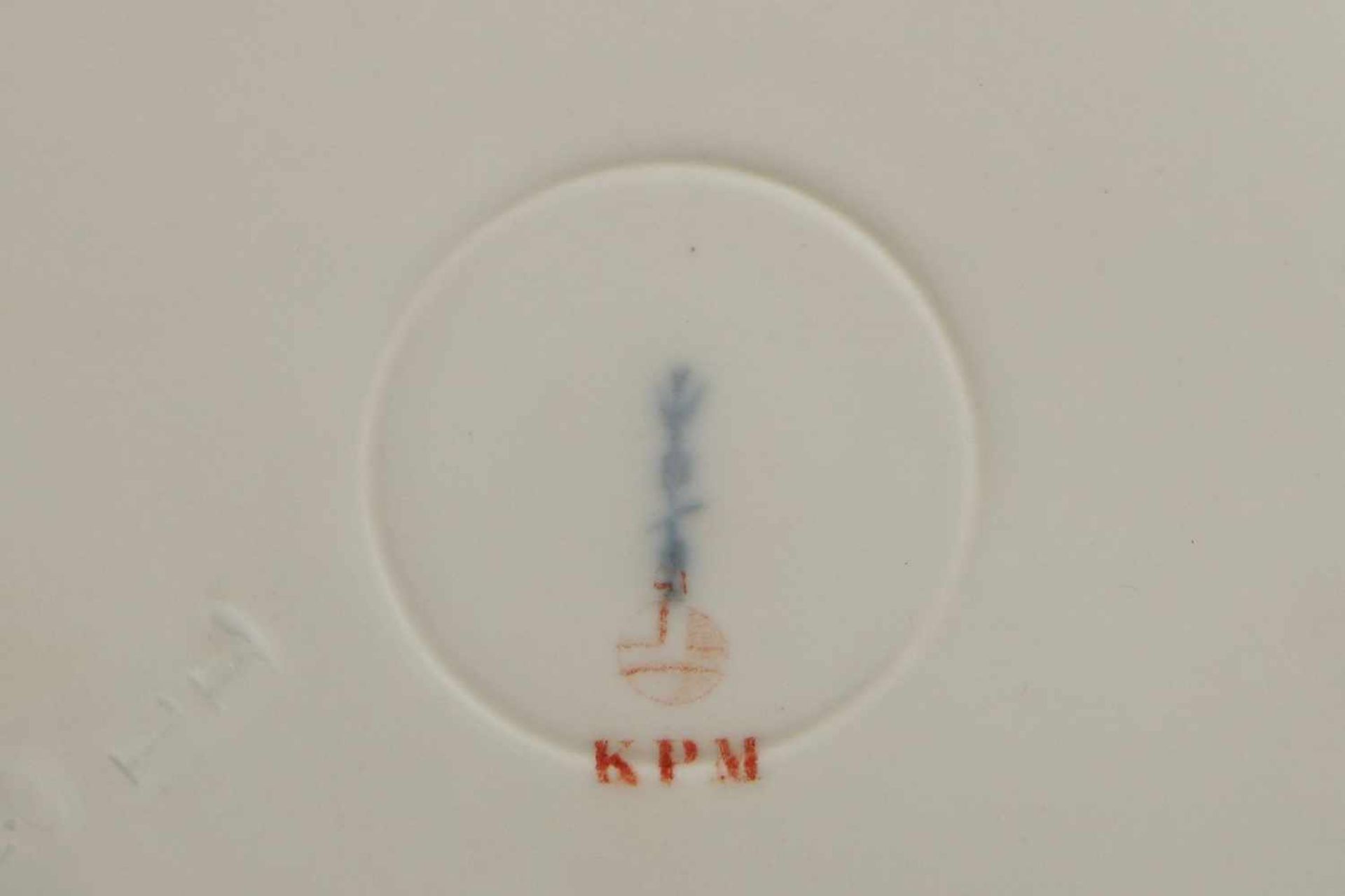 Konvolut KPM BERLIN Porzellanspätes 19. Jhdt., bestehend aus 14 Obsttellern mit goldstaffiertem - Image 2 of 2