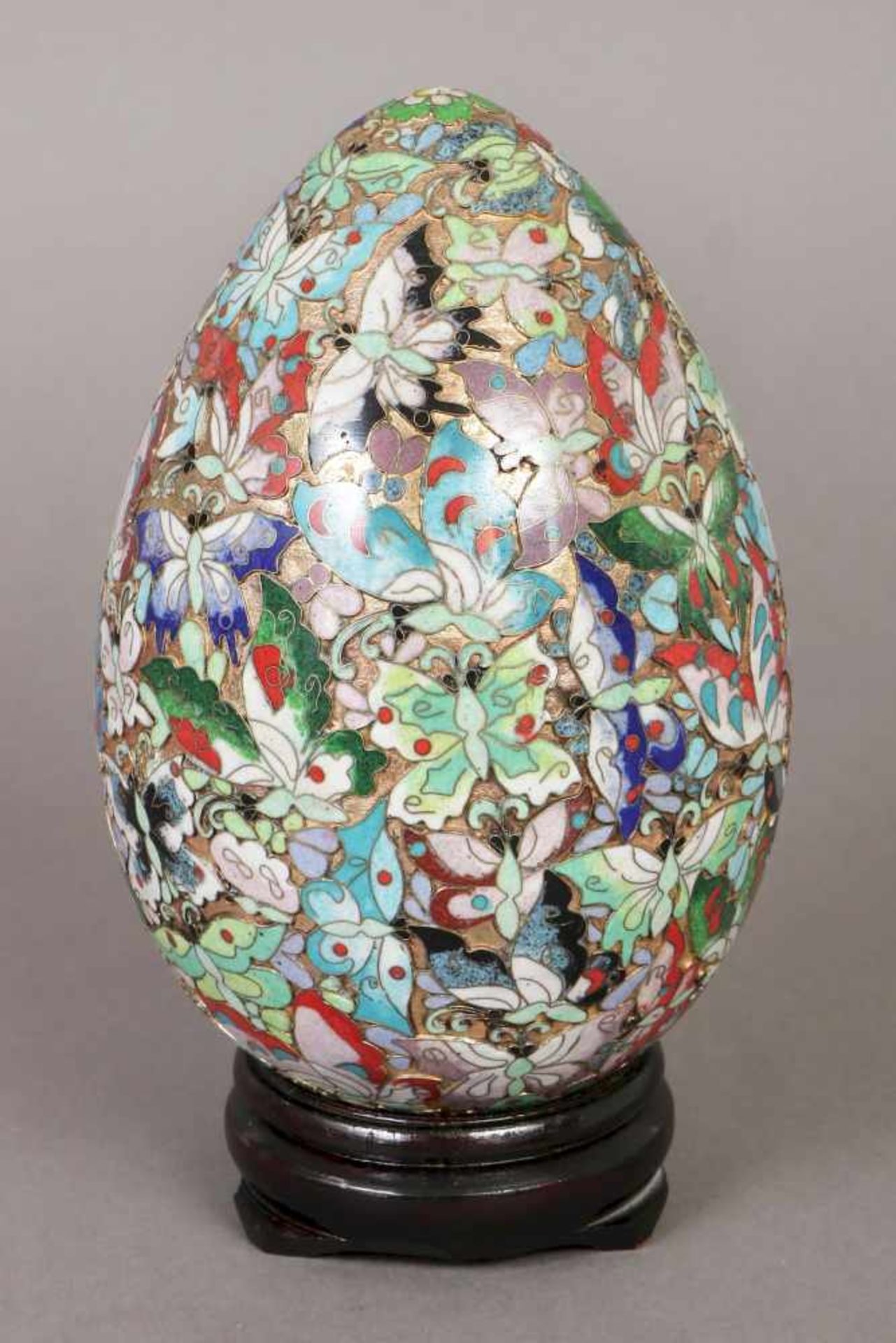 Cloisonné-Eivergoldetes Metall und vielfarbiges Cloisonné mit Blüten- und Schmetterlingsdekor, auf