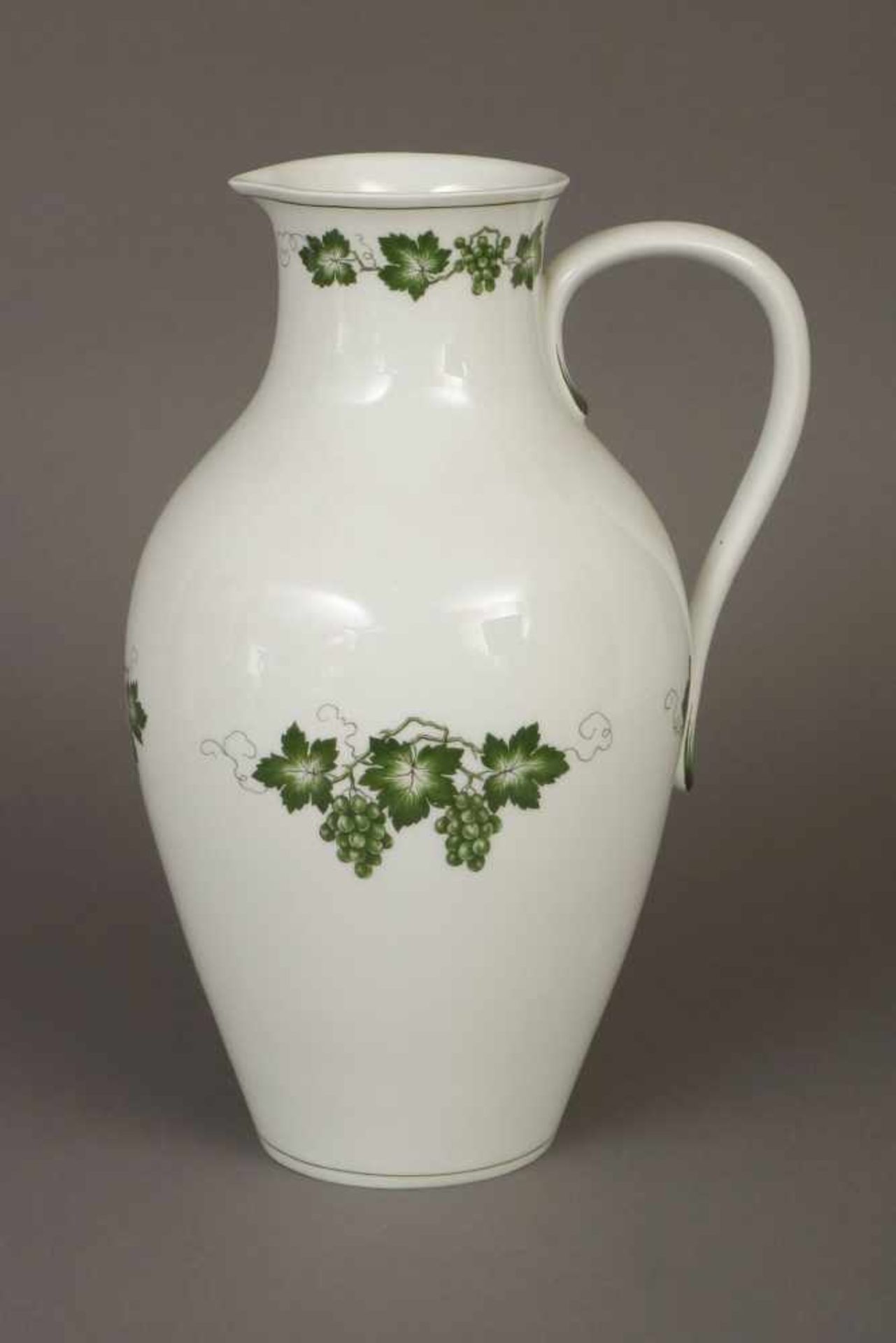 MEISSEN KrugDekor ¨Weinlaub¨, 2. Hälfte 20. Jhdt., ovoider Korpus mit Ohrengriff, H ca. 35cm