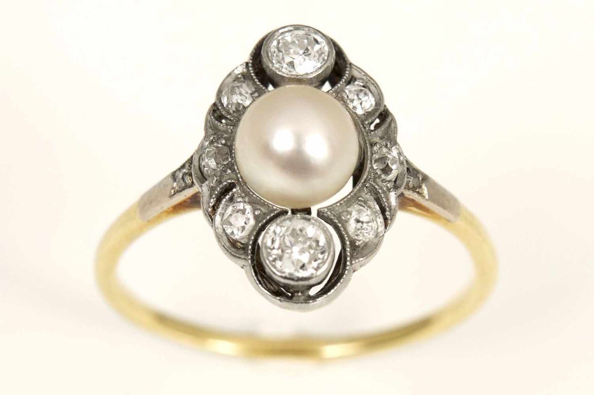 Art Deco DamenringDiamanten und 1 weiße Perle (D 5,86mm), Gelbgold und Weißgold, Ringgröße 56,