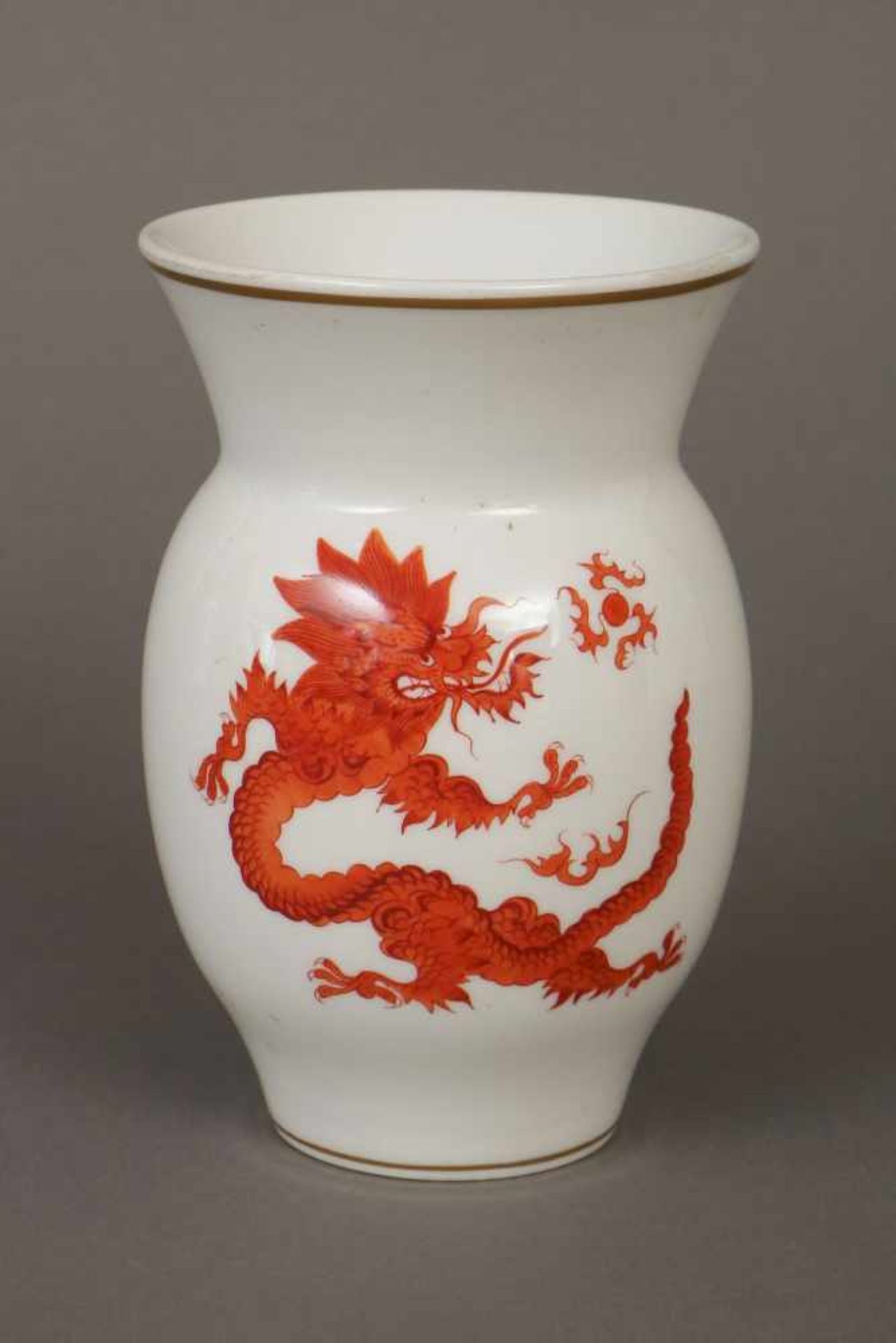 MEISSEN VaseDekor ¨Roter Mingdrache¨, 2. Hälfte 20. Jhdt., Goldrand, H ca. 14cm