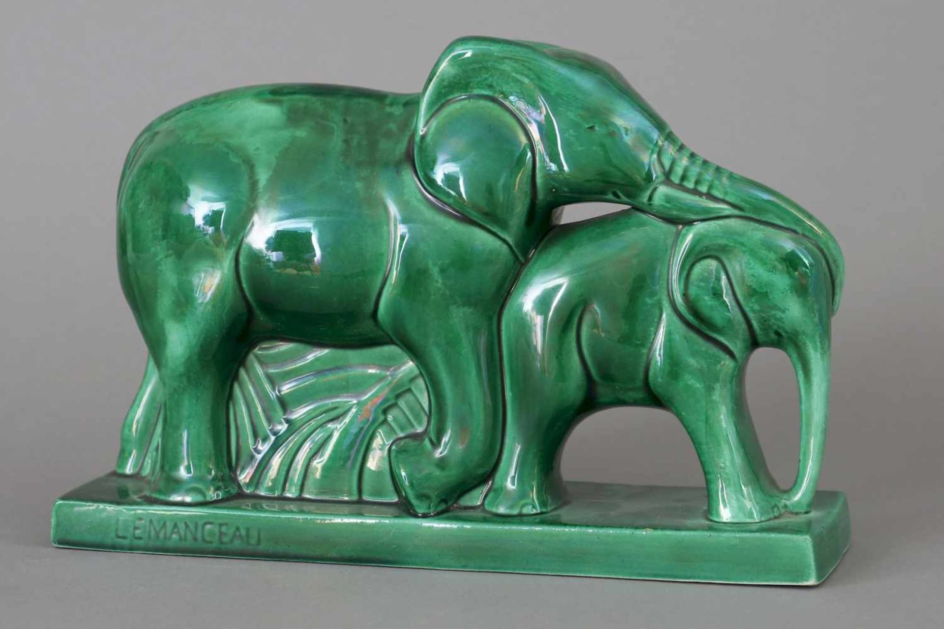 CHARLES LEMANCEAU (1905-1980) Keramikfigur ¨Elefanten¨grün glasiert, auf eckigem Stand, H 22cm, L - Bild 2 aus 3