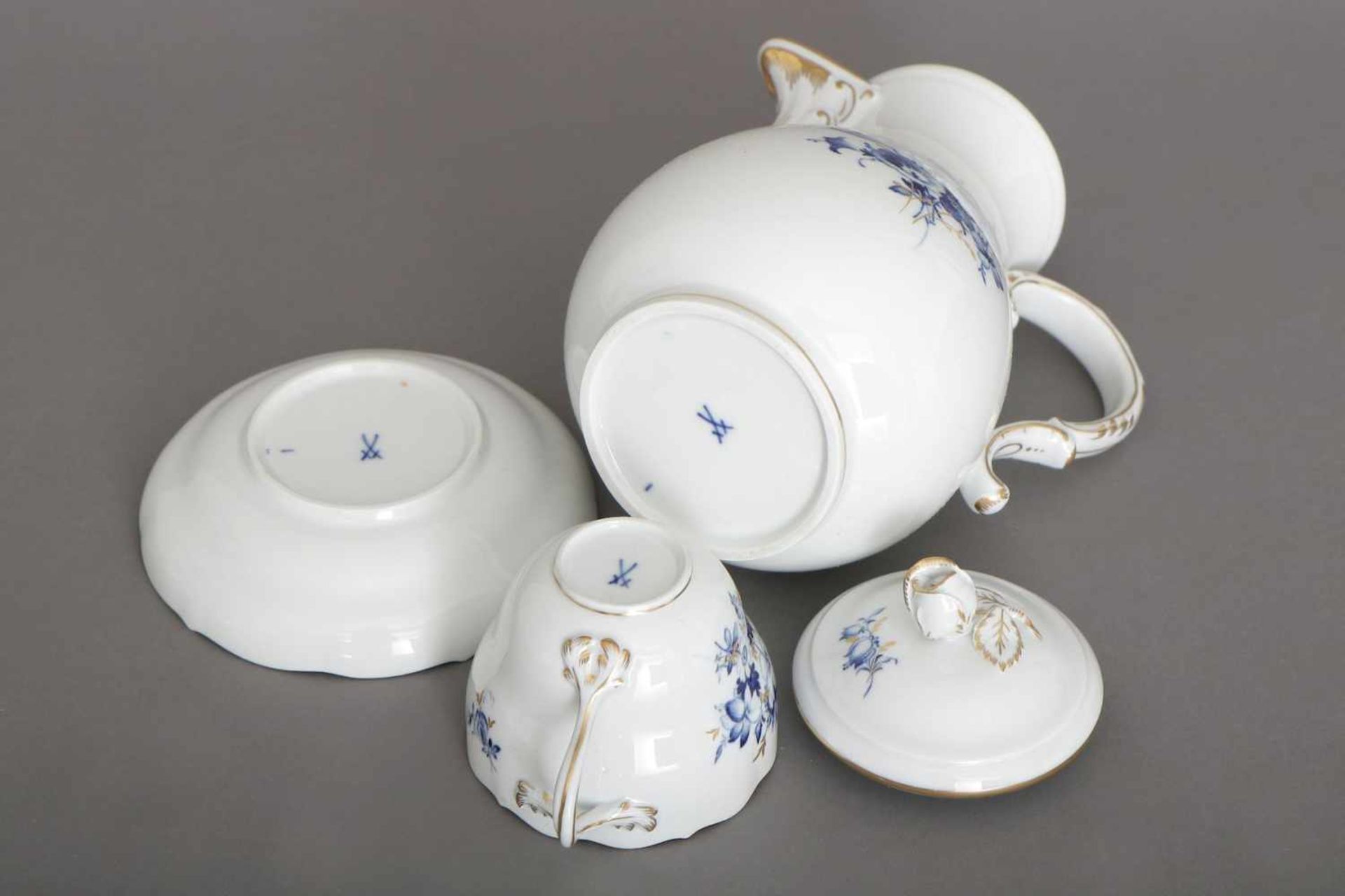 MEISSEN Kaffeeservice für 6 PersonenDekor ¨Aquatinta¨ (blaue Blumen mit goldenem Gräserdekor), - Image 2 of 3