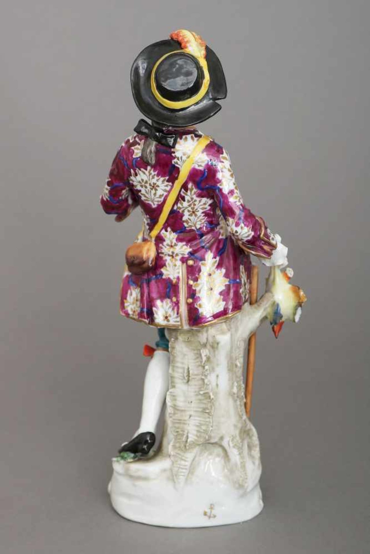 CHELSEA PORCELAIN Porzellanfigur ¨Rokoko Jäger mit Fasanen¨18./19. Jhdt., Gold- und polychrome - Bild 2 aus 5