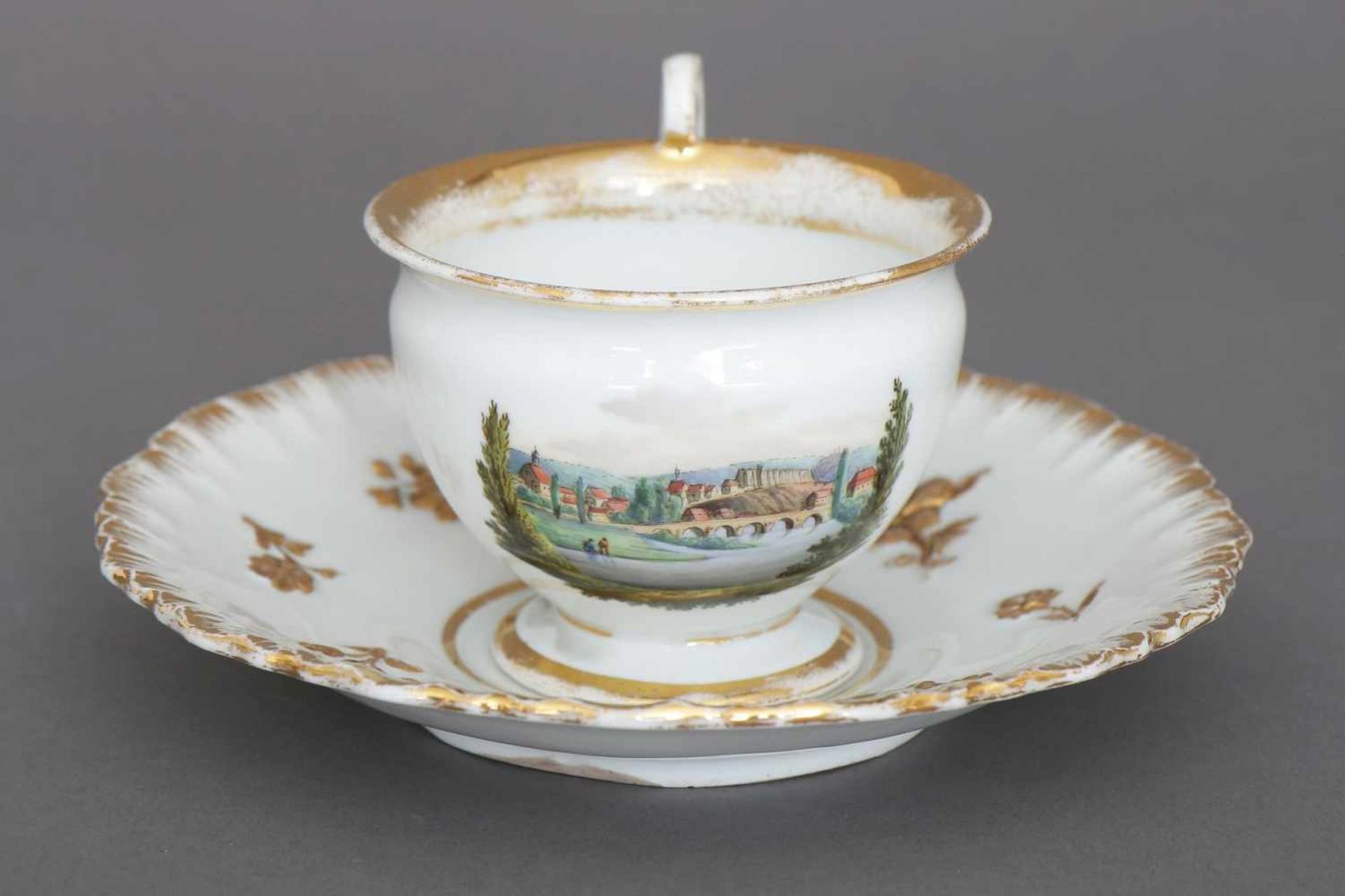 MEISSEN Tasse mit UntertassePorzellan, 1. Hälfte 19. Jhdt., Tasse in Empire-Form, schauseitig