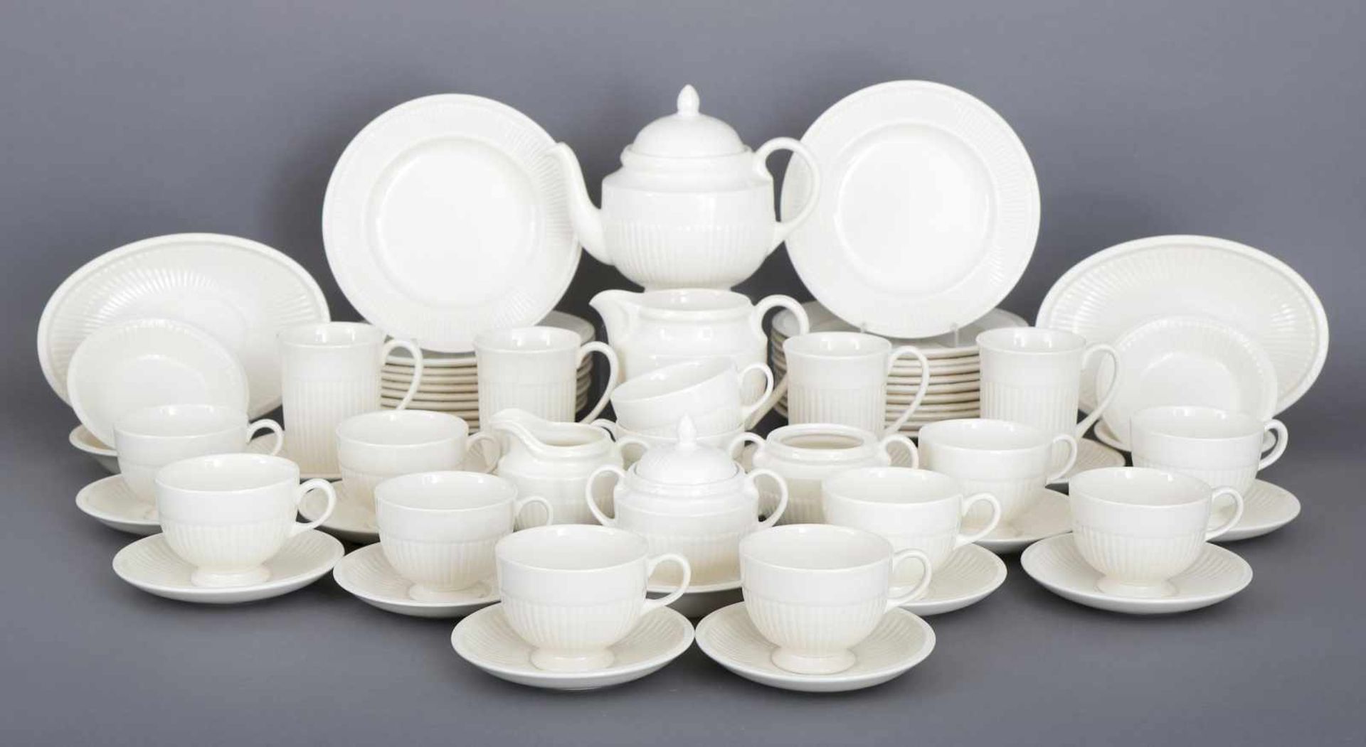 Umfangreiches WEDGWOOD Frühstücks-Service ¨Queen´s Ware¨/¨Edme¨beige glasiert, gerippte Fahnen,