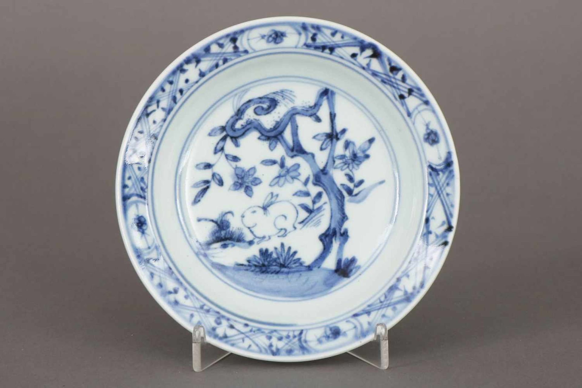 Chinesische Porzellanschale im Stile Mingrunde, vertiefte Schale, Blaumalerei, im Spiegel