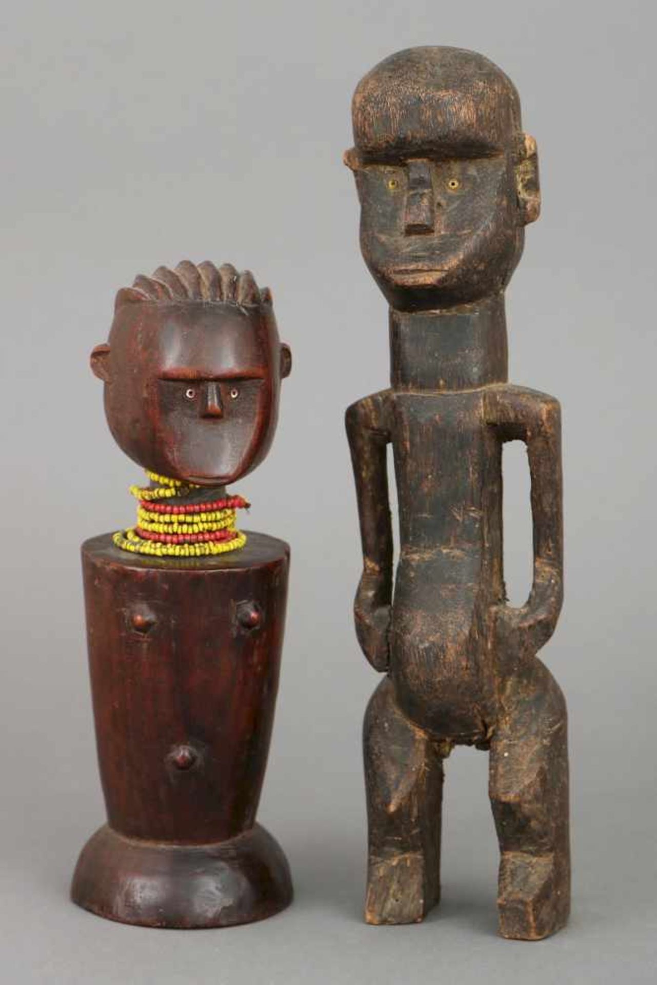 2 RitualfigurenFarbige Beads und Holz, dunkel patiniert, Kongo, H 18-30cm