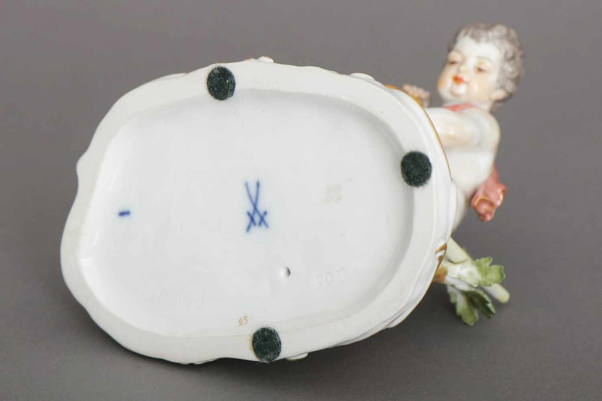 MEISSEN Porzellanfigur ¨Allegorie auf die Erde¨ aus der Serie ¨Die vier Elemente¨Entwurf J.J. - Bild 3 aus 3