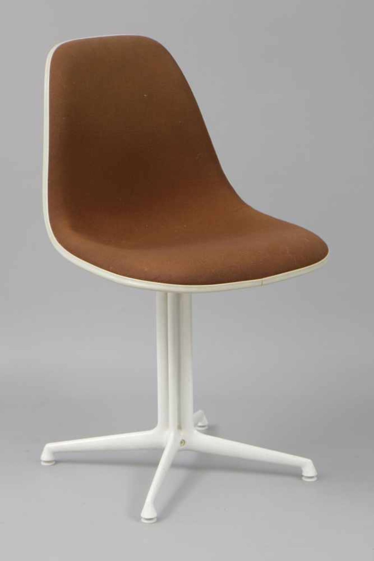 CHARLES EAMES ¨Plastic Side Chair¨Ausführung HERMAN MILLER, USA, um 1975, helle Fiberglas-Sitzschale