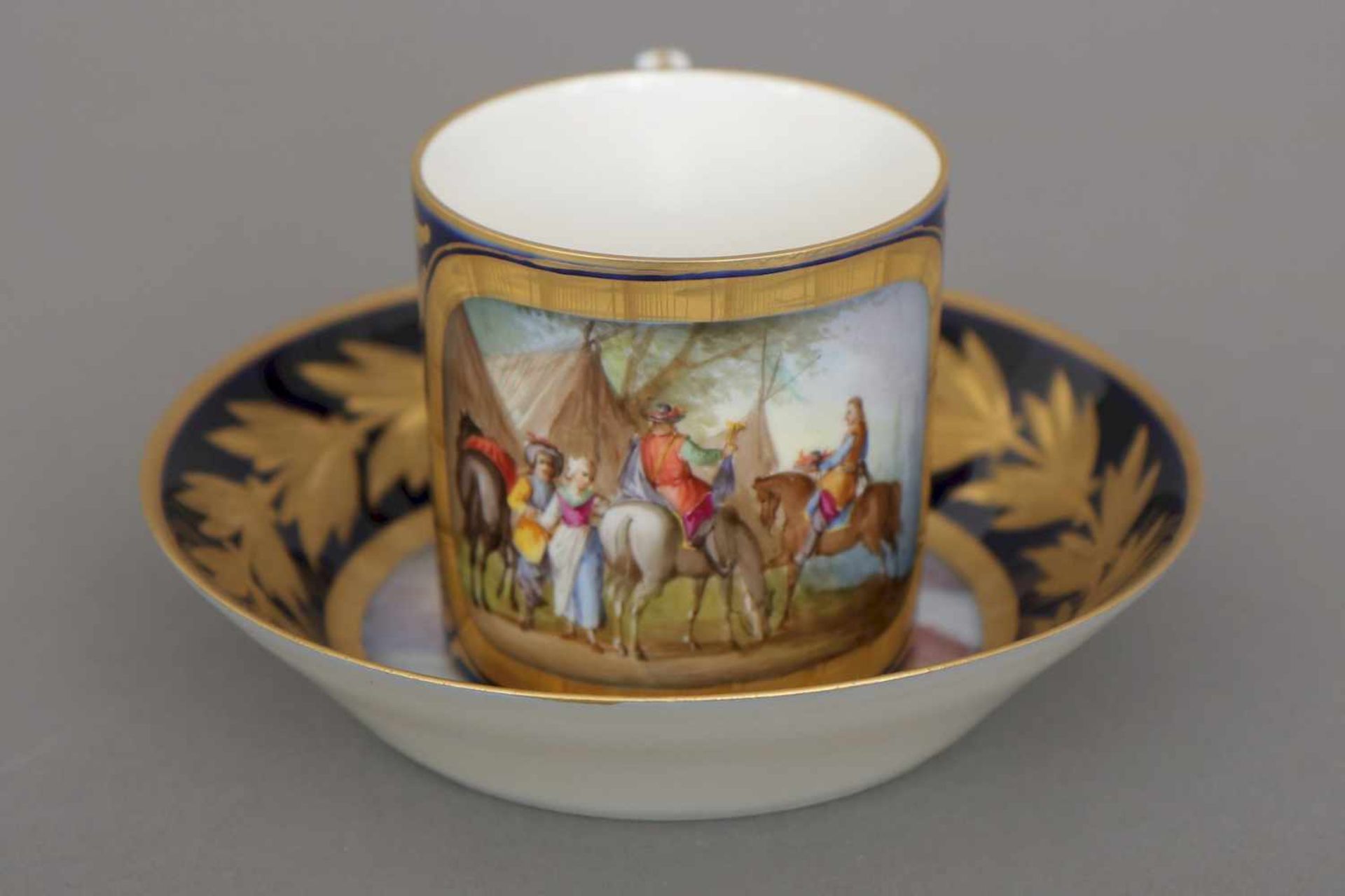 Wohl SEVRÈS Ziertasse mit UntertassePorzellan, zylindrische Tasse mit Ohrenhenkel, abgerundete