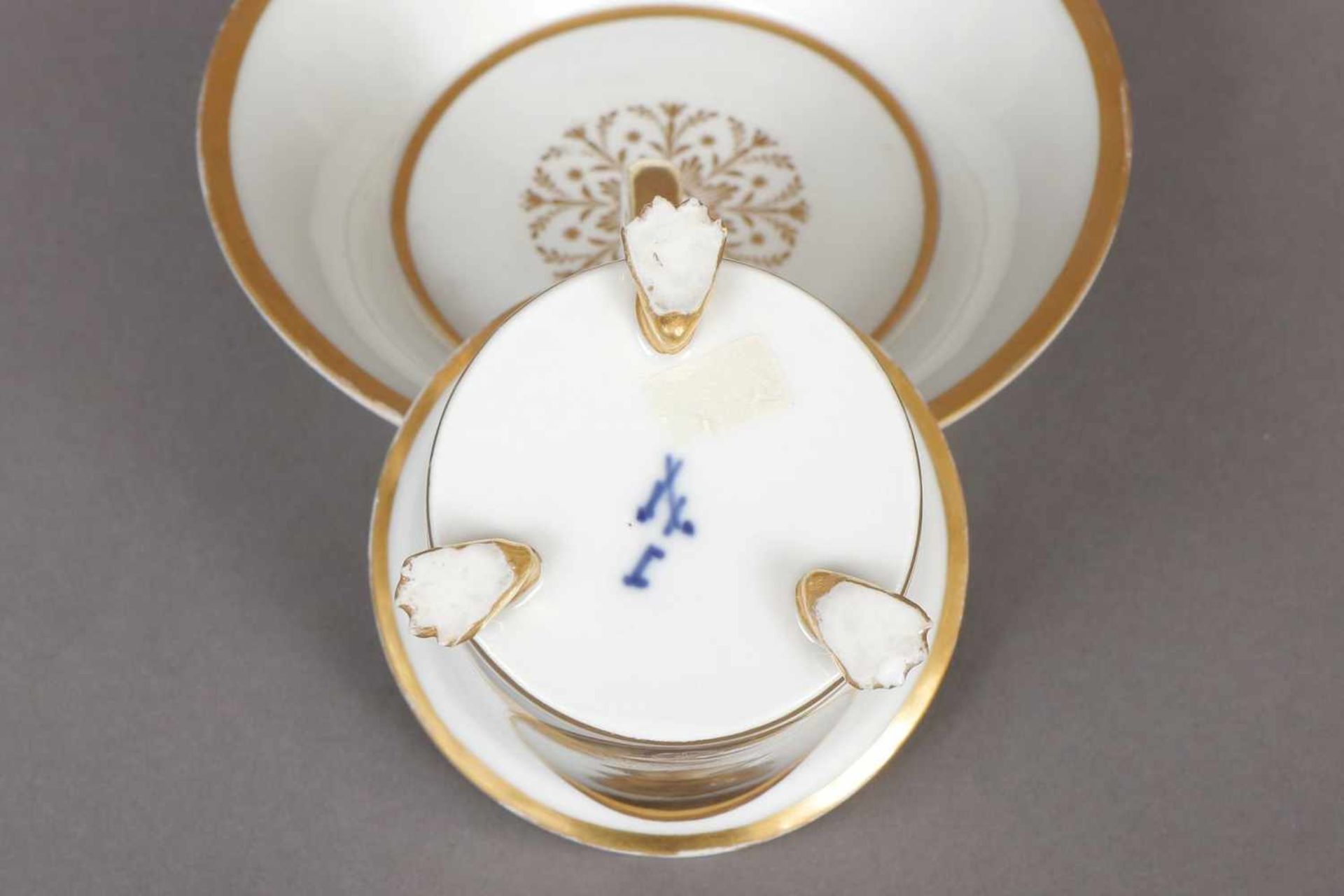 MEISSEN Napoleon-Tasse mit Untertasse1. Hälfte 19. Jhdt., Empire-Form auf 3 Tierklauen, ovale - Image 2 of 2