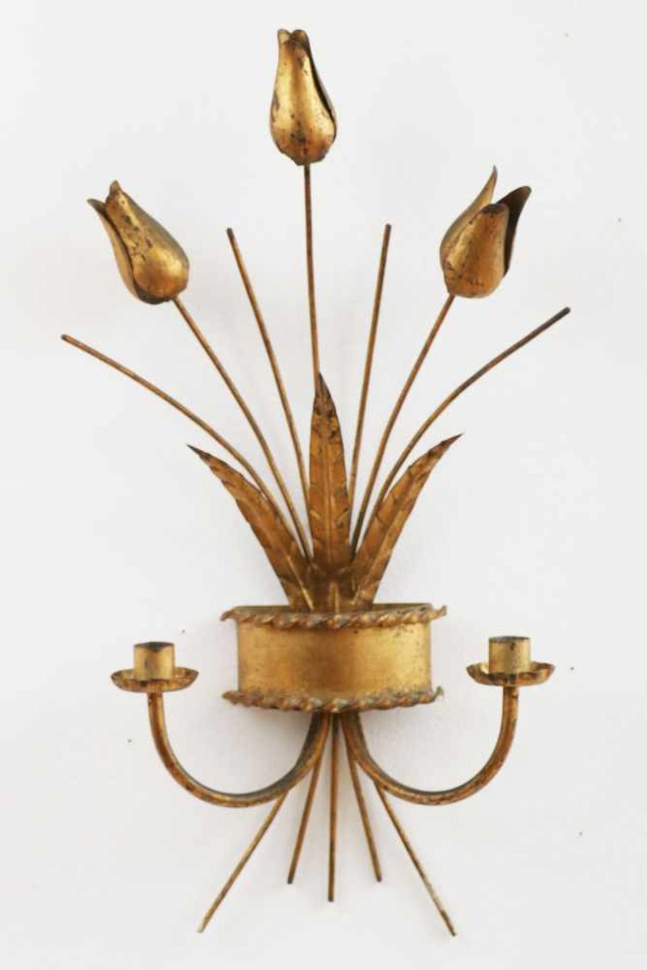 Wandapplike ¨3 Blüten¨ Mid centurywohl Italien, Metall, vergoldet, mit 2 geschwungenen Leuchterarmen