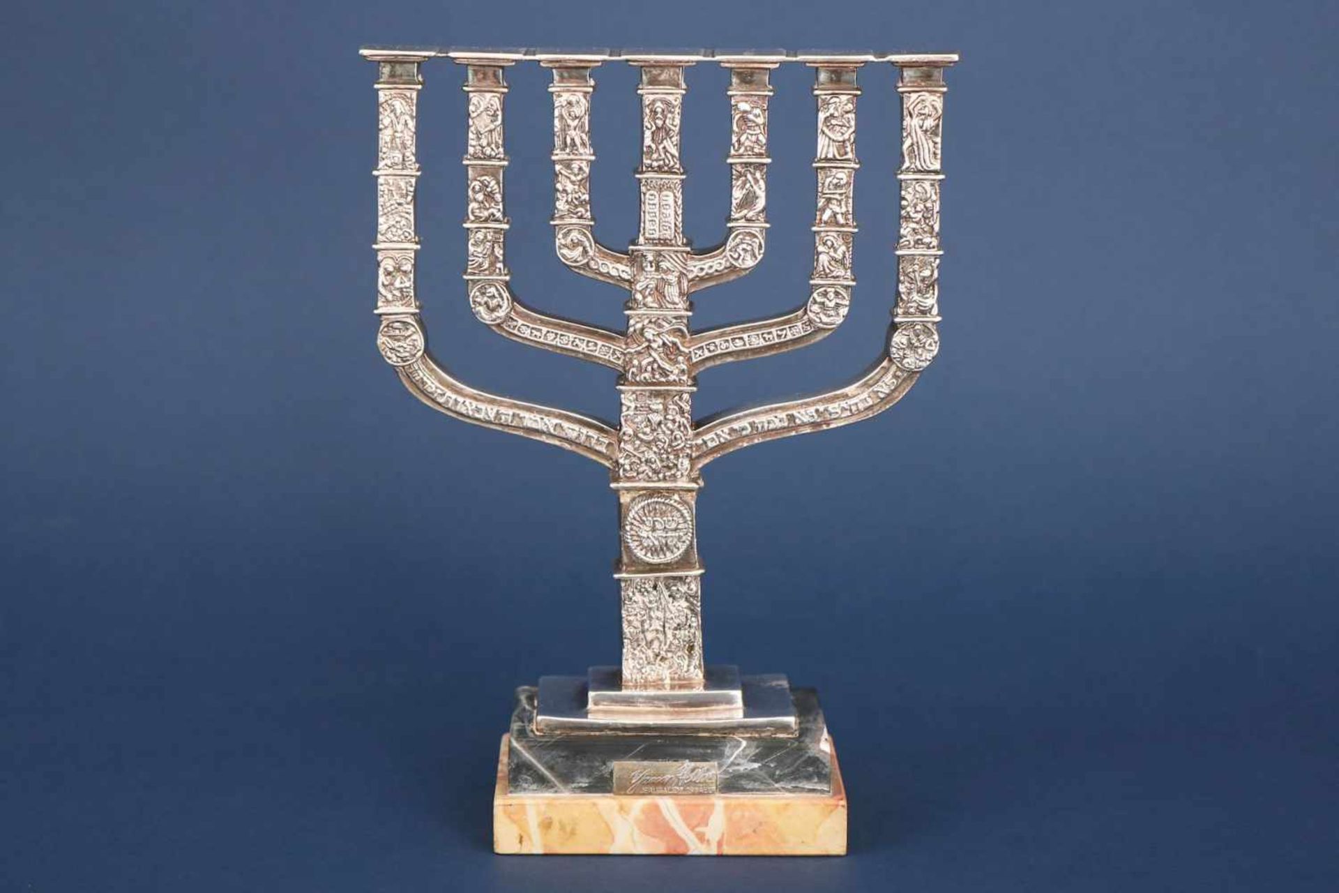 Menorah Leuchter (stilisiert und ohne Kerzentüllen)Metall, versilbert, Silberschmiede Yaacov Heller,