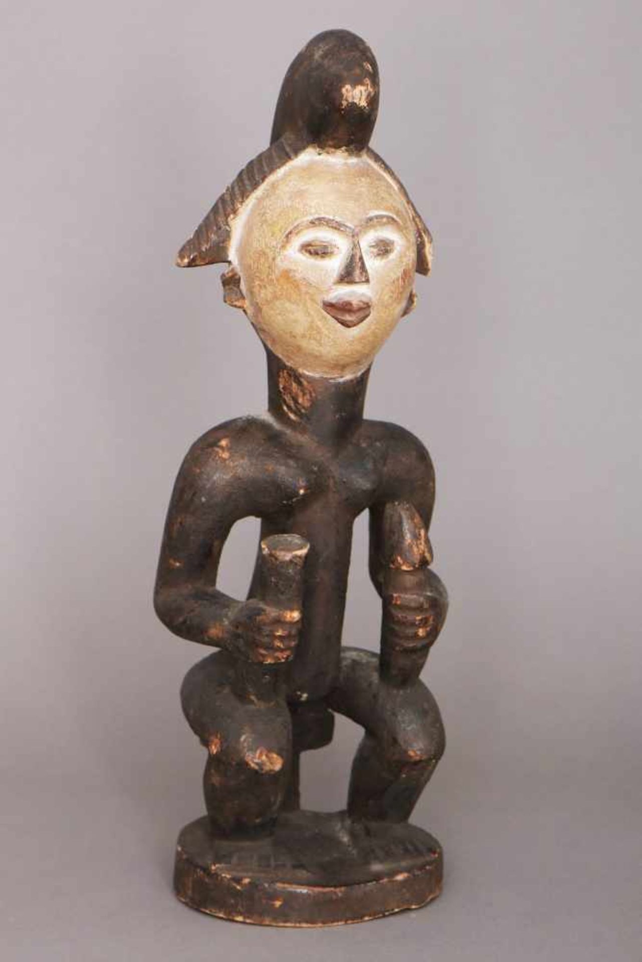 Afrikanische Ritualfigur der Lumbo, GabunHolz, geschnitzt, dunkel patiniert, das Gesicht weiß