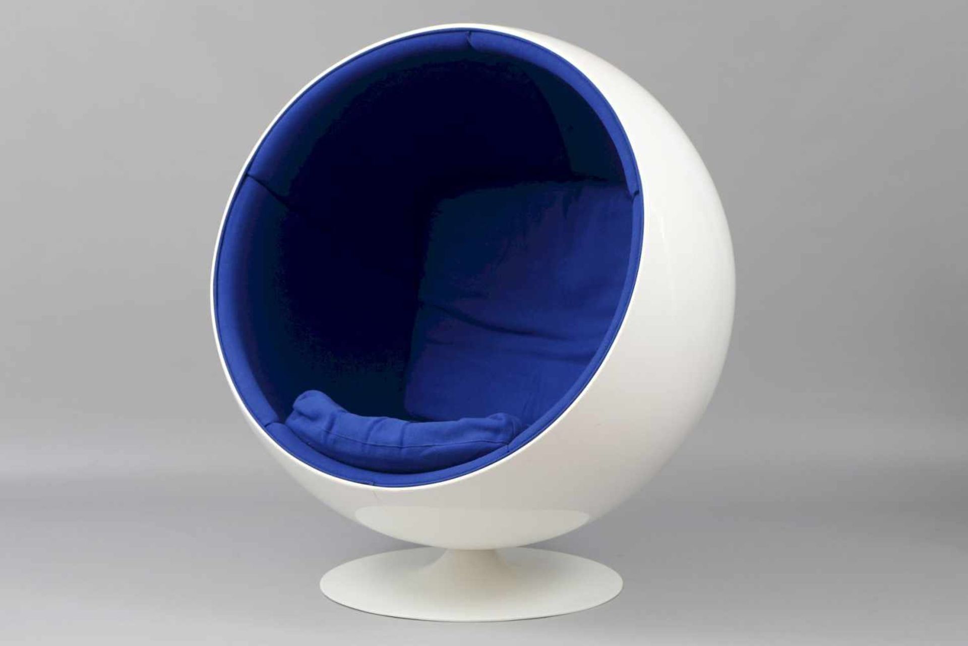 EERO AARNIOS ¨Ball Chair¨Entwurf aus dem Jahr 1963, Ausführung wohl um 1970, kugelförmiger