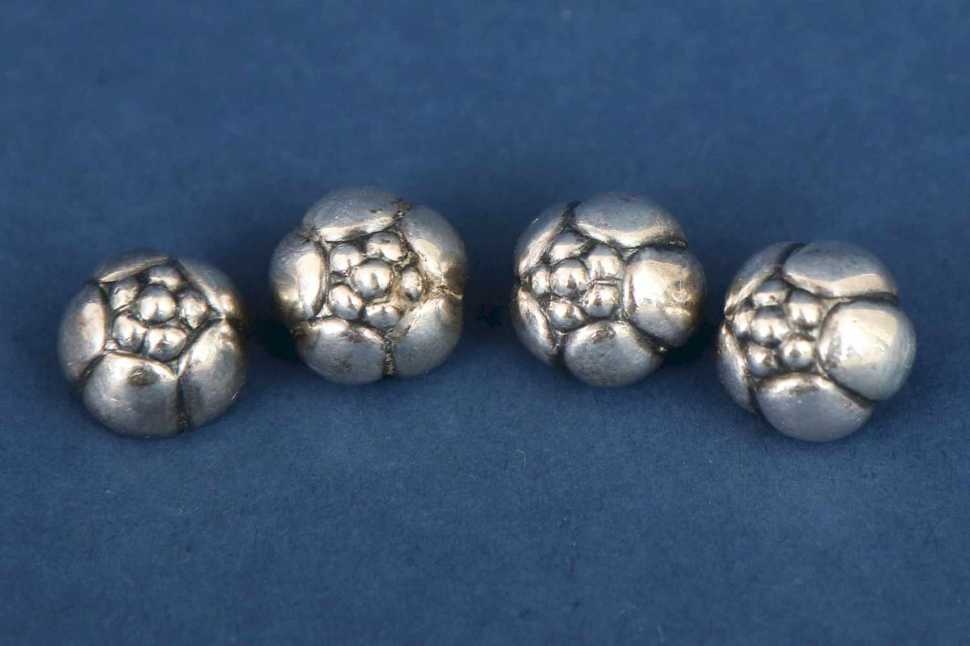 4 dänische Silberknöpfe in Knospenform925er Silber und ¨en¨ gestempelt, D ca. 1cm, zusammen ca. 11g