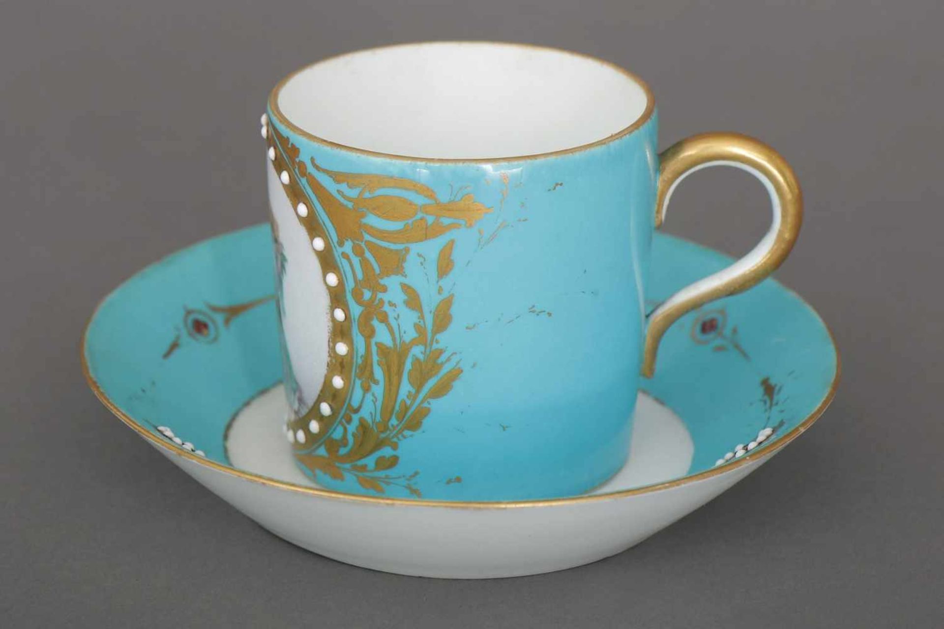 GUSTAV ADOLF STULZ (Straßburg) Ziertasse mit UntertassePorzellan, um 1900, zylindrische Tasse mit - Bild 2 aus 3