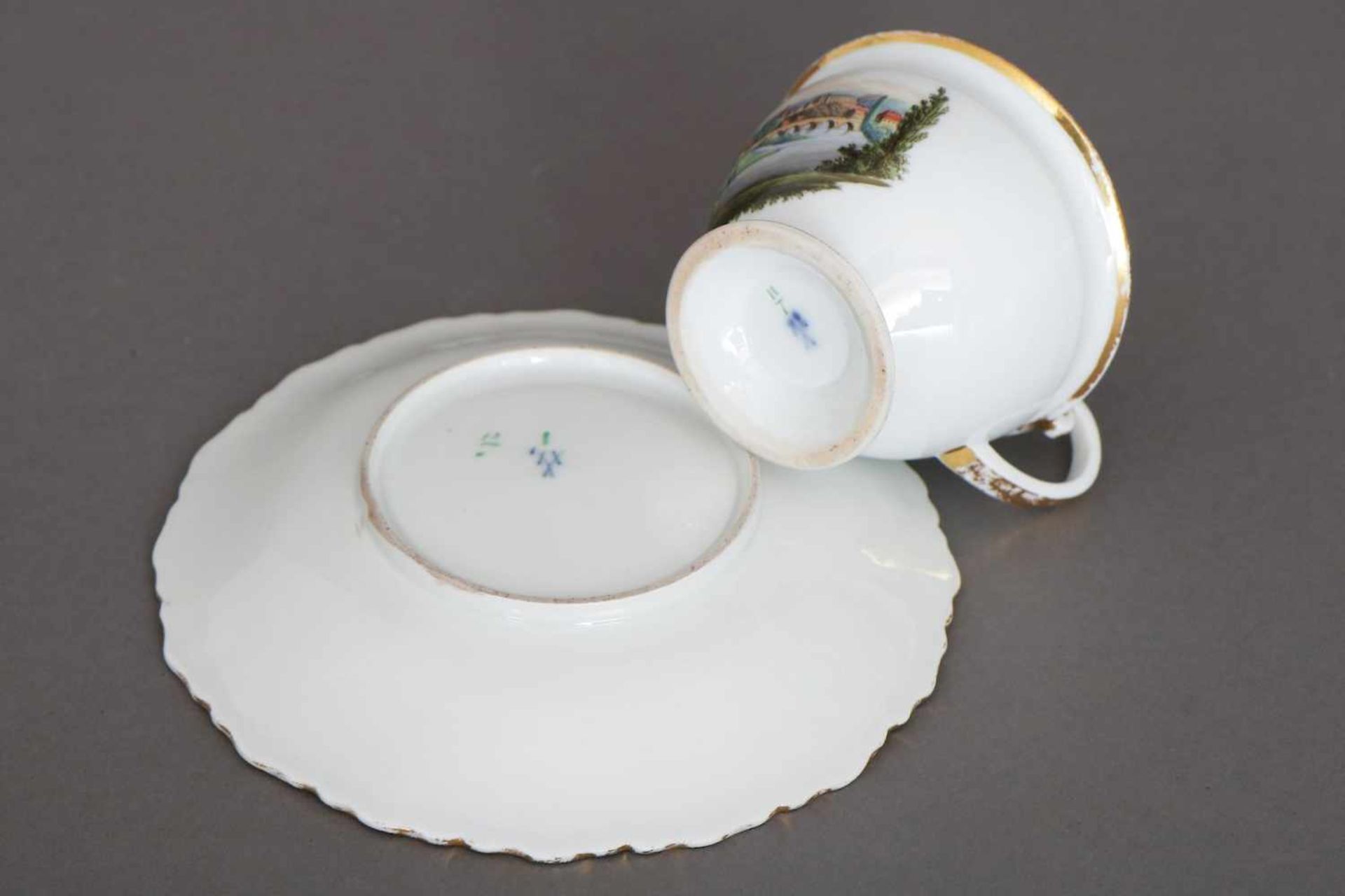 MEISSEN Tasse mit UntertassePorzellan, 1. Hälfte 19. Jhdt., Tasse in Empire-Form, schauseitig - Image 2 of 2