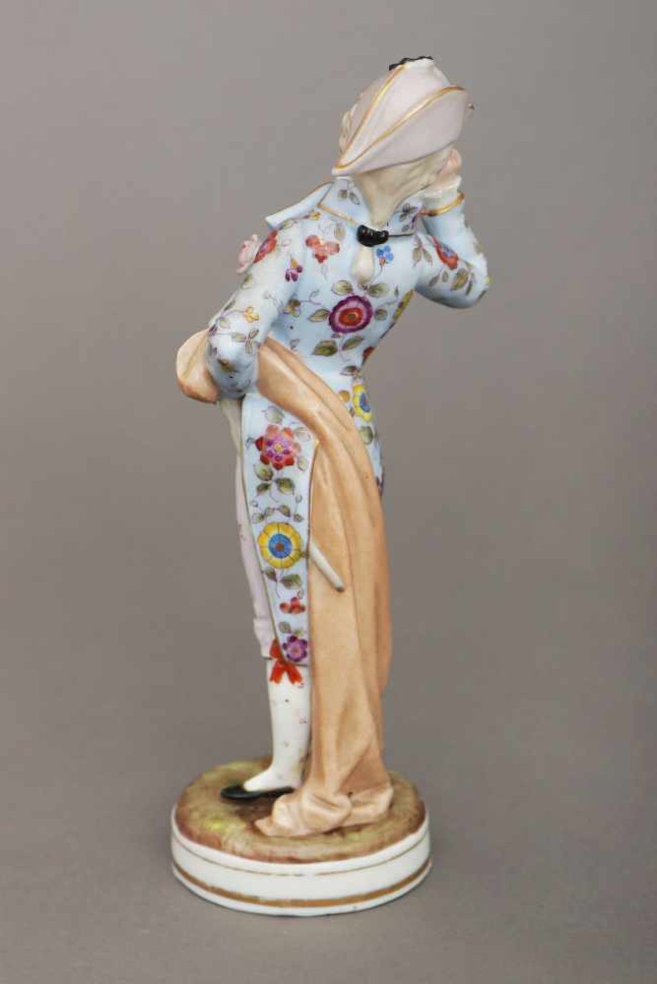 Porzellanfigur ¨Eleganter Herr mit Monokel¨19. Jhdt., polychrome Farbstaffage und sparsame - Bild 2 aus 3