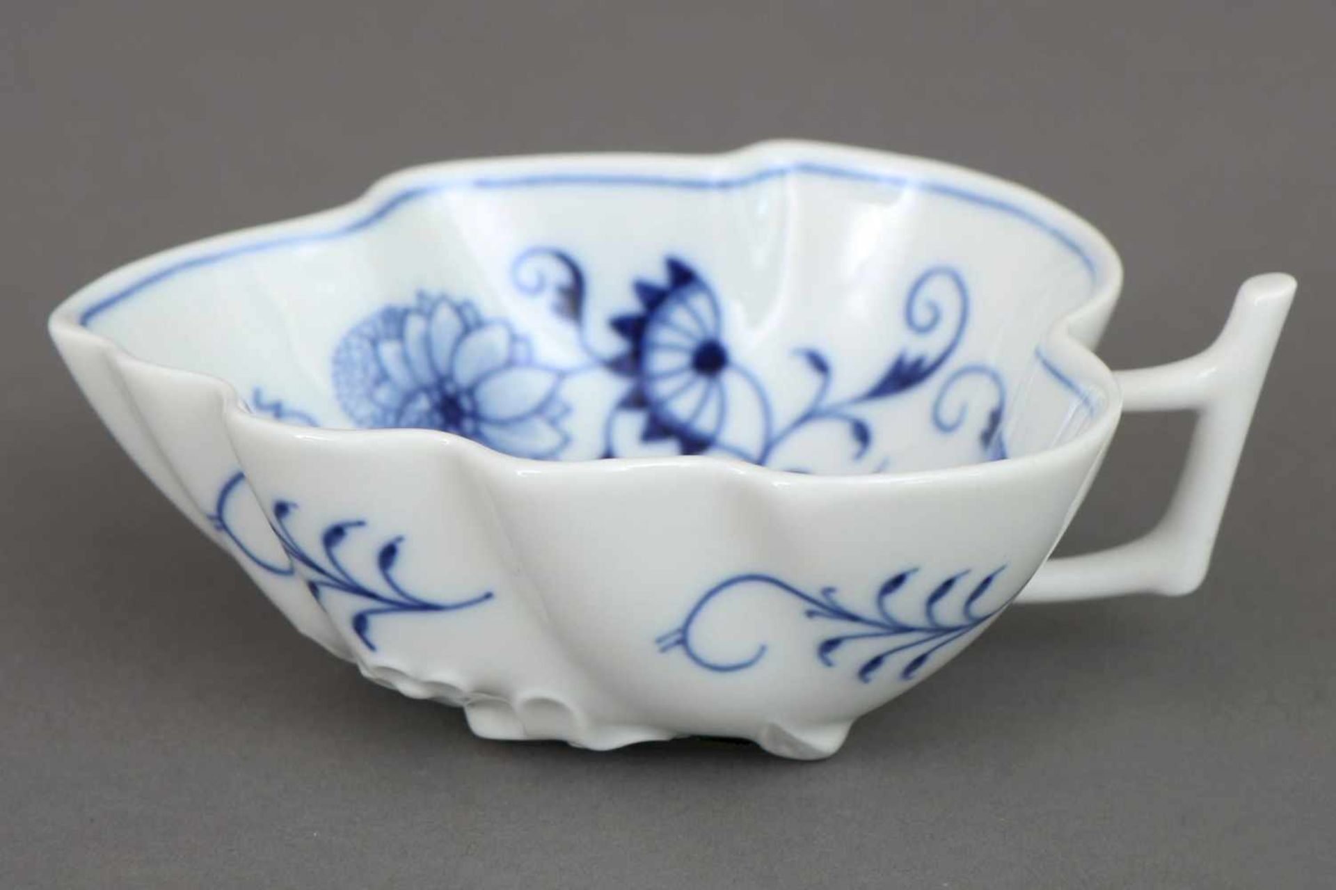 MEISSEN BlattschälchenZwiebelmuster, 20. Jhdt., L 12,5cm