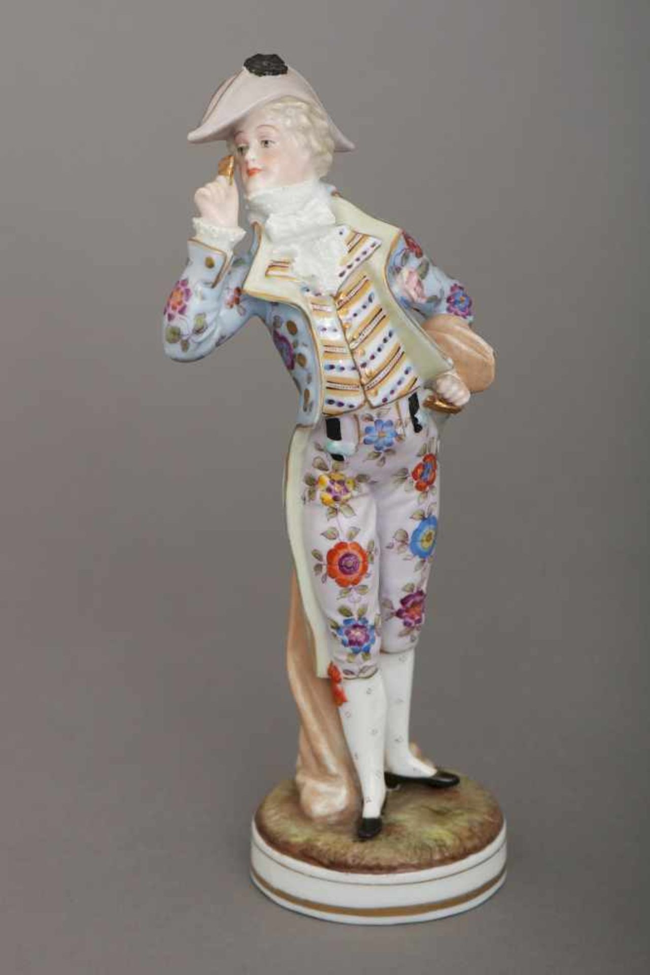 Porzellanfigur ¨Eleganter Herr mit Monokel¨19. Jhdt., polychrome Farbstaffage und sparsame