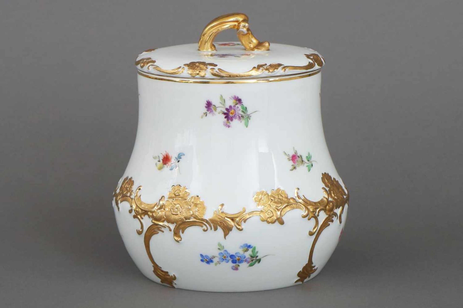 MEISSEN Bonbonniereum 1920 (Pfeifer-Zeit), B-Form, tiefbauchiges Gefäß, Ätzgolddekor mit