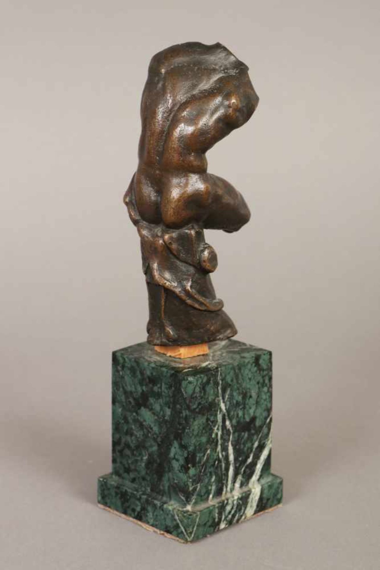 Bronzefigur ¨Torso vom Belvedere¨wohl Guss des 17. Jhdts., auf eckigem Marmorsockel (ergänzt), H ( - Bild 2 aus 2