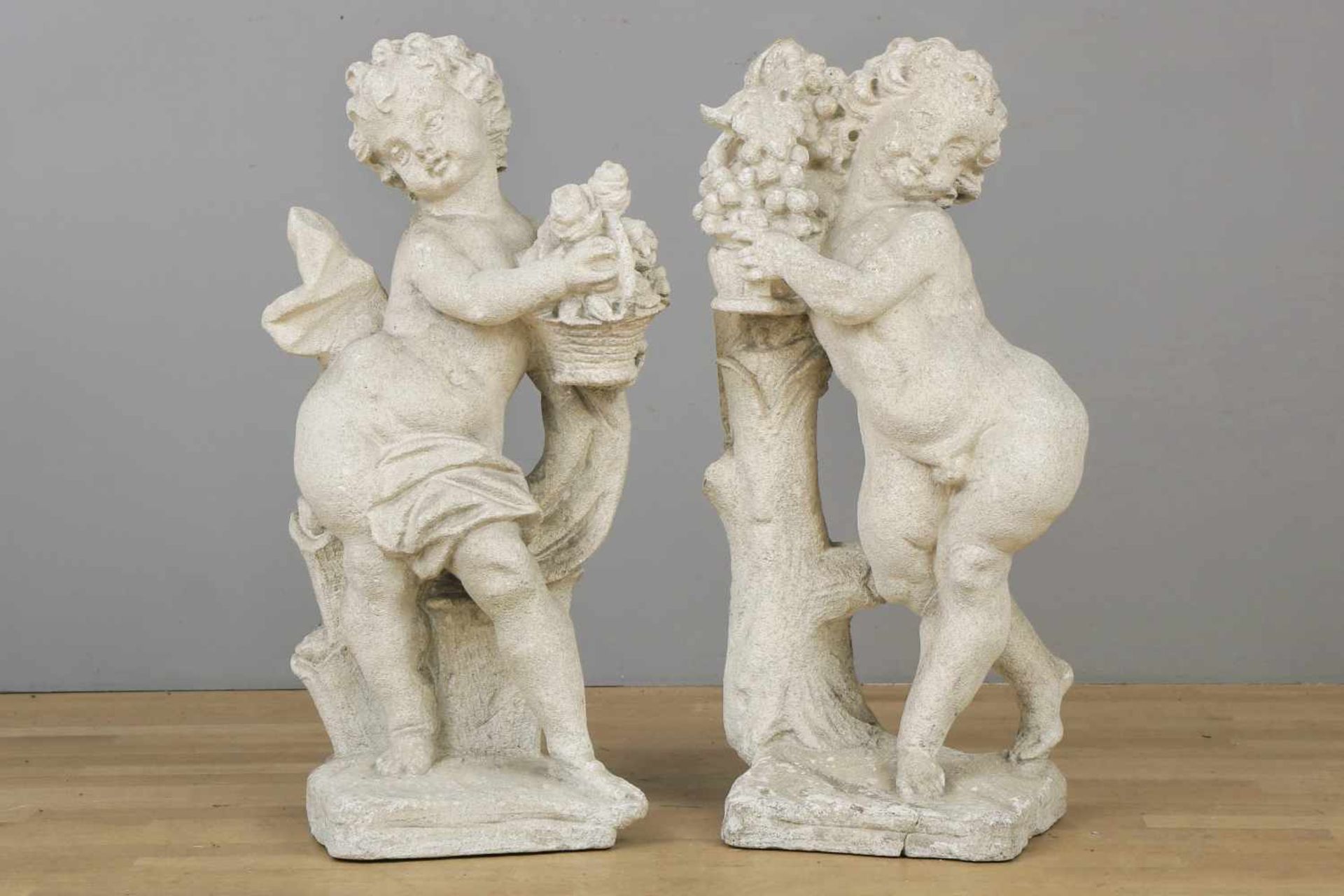 Paar Putto-Figuren ¨Allegorie des Sommers¨ und ¨Allegorie des Herbstes¨Sandstein, wohl Raum Bamberg,