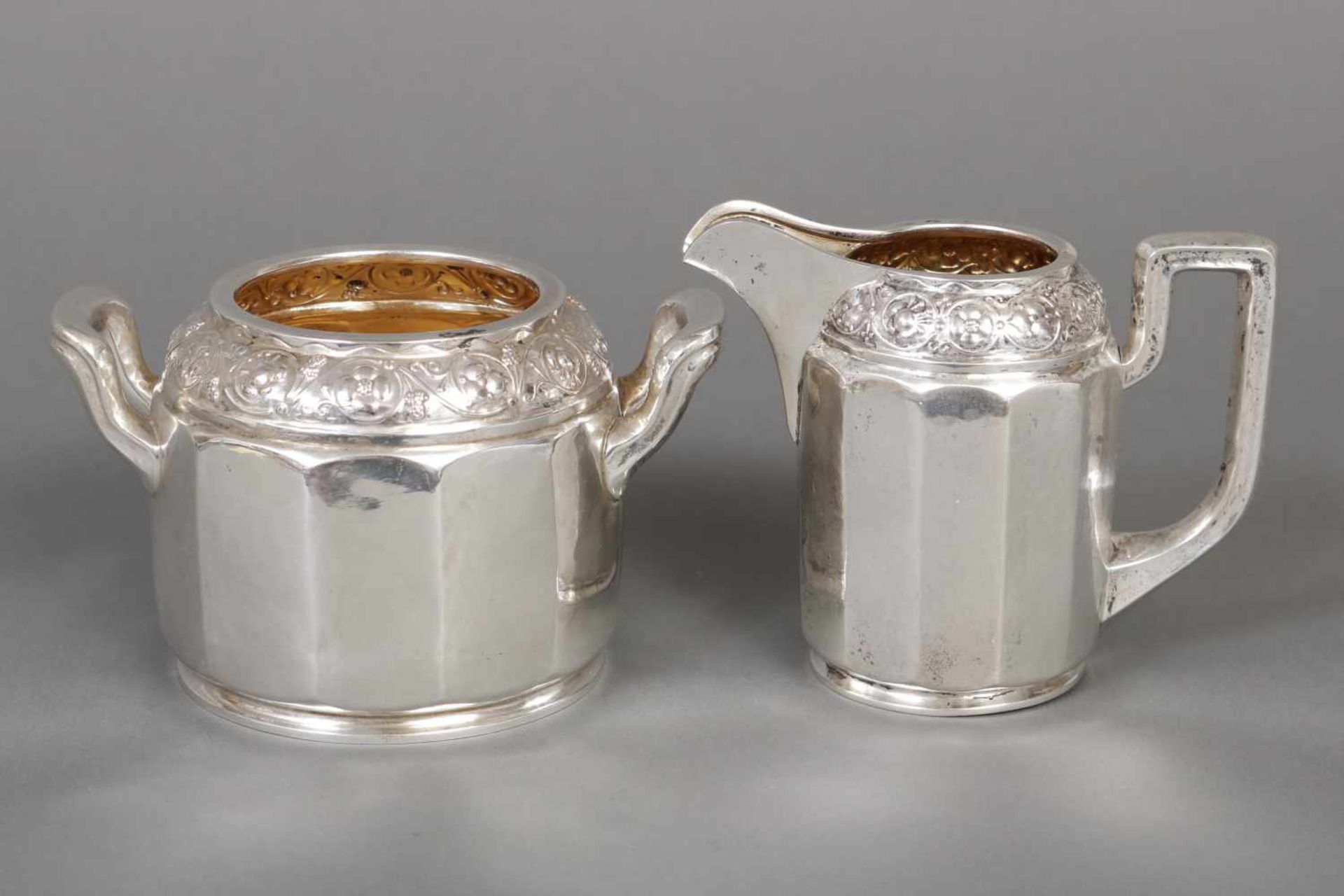 Milch-und-Zucker Set800er Silber, Deutsch, um 1910, facettierter, zylindrischer Korpus, Zierfries