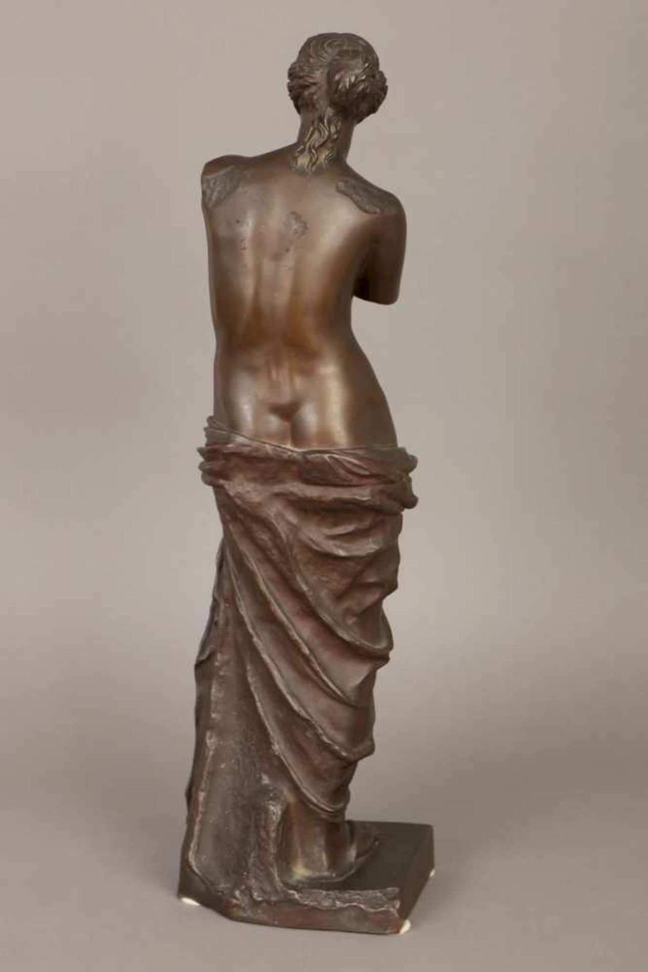 Bronzefigur ¨Venus von Milo¨braun patiniert, Guss um 1900, bezeichnet ¨Reduction Sauvage¨, H 57,5cm, - Bild 2 aus 3