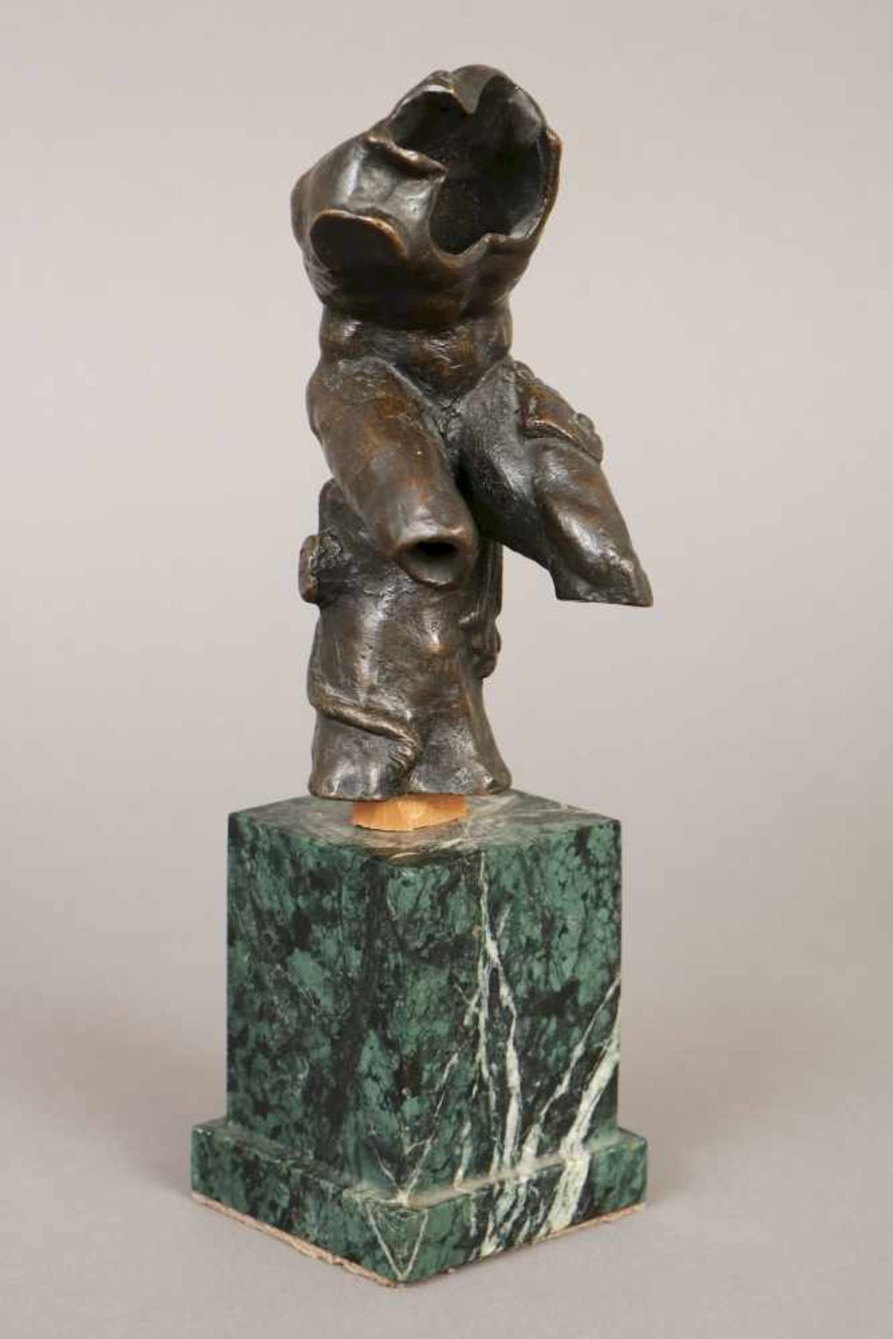 Bronzefigur ¨Torso vom Belvedere¨wohl Guss des 17. Jhdts., auf eckigem Marmorsockel (ergänzt), H (