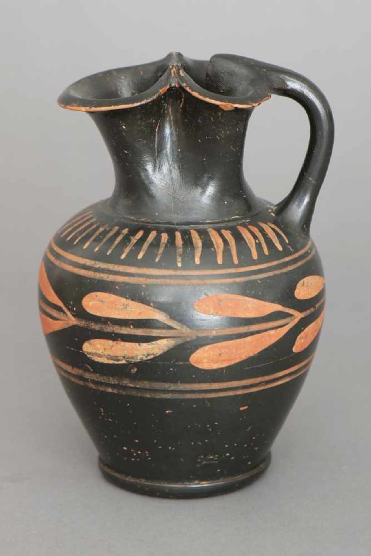 Altgriechische Olpe (Weingefäß)Keramik, hochbauchiger Korpus mit Kleeblatt-förmiger Mündung/Ausguss, - Bild 2 aus 4