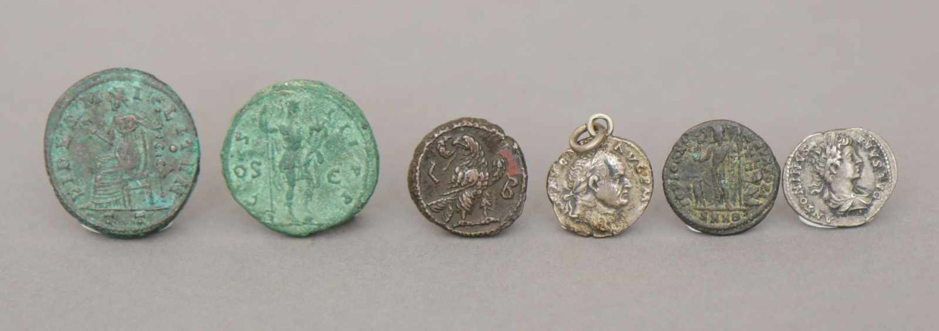 6 antike Münzen (römisch und griechisch)u.a. Hadrianus Augustus (ca. 120 n. Chr.), Maxiamus