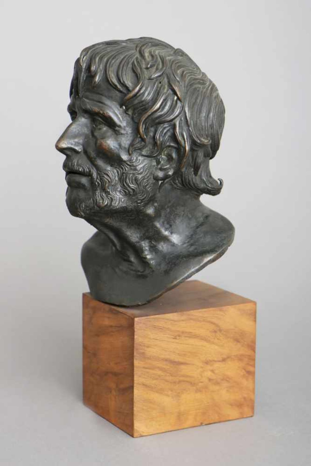 ITALIENISCHER MEISTER ¨Bildniskopf eines bärtigen Mannes (Pseudo-Seneca)¨Bronze, dunkel patiniert, - Image 3 of 4