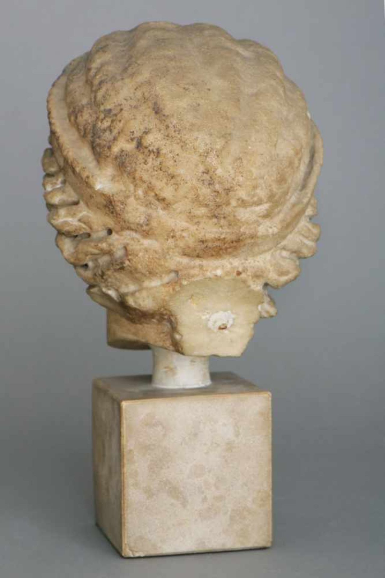 Antike Marmorbüste ¨Jugendlicher Kopf mit Haarbinde¨Römisch, wohl 1. Jhdt. n. Chr., Büste aus hellem - Bild 3 aus 3