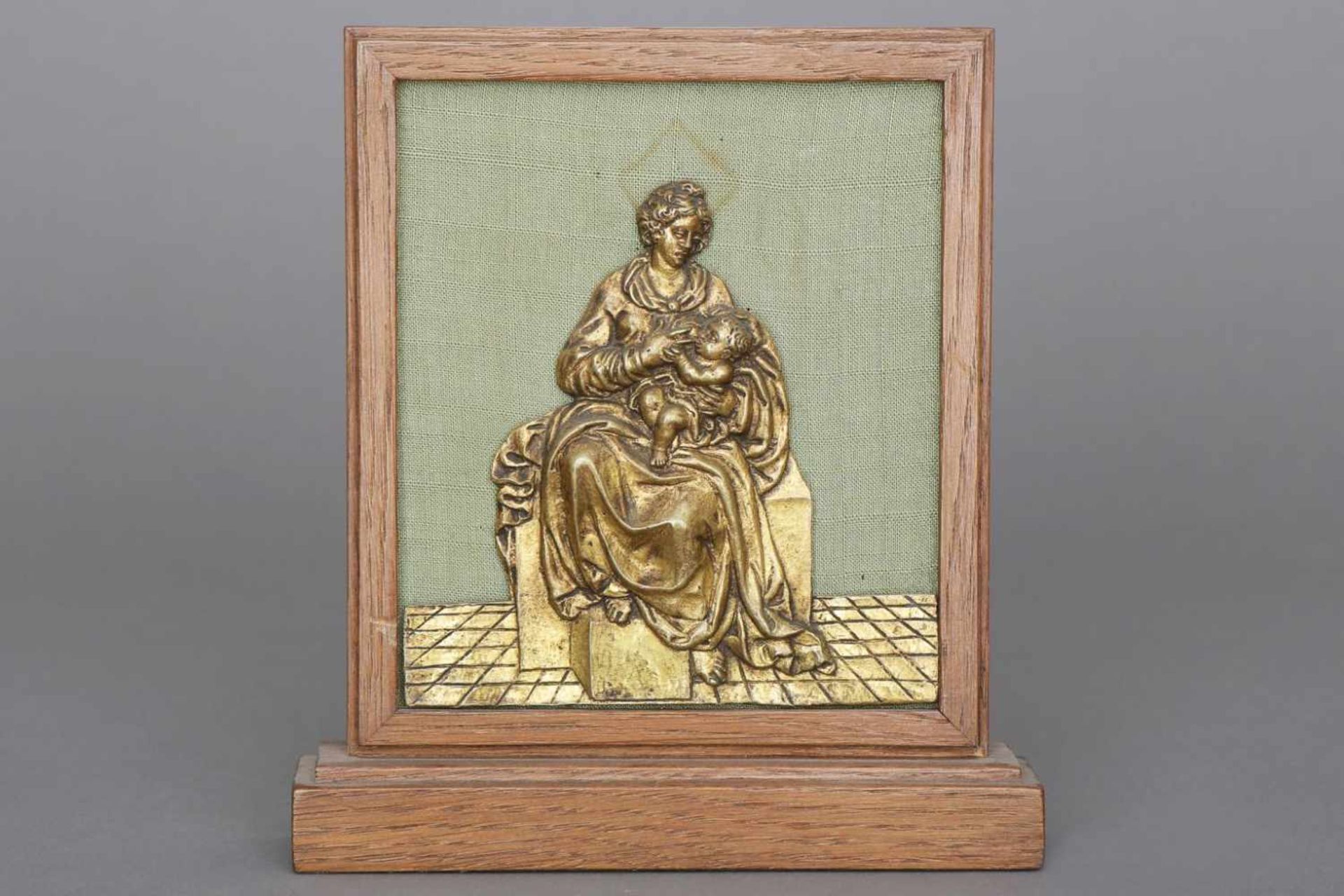 Bronzerelief des frühes 16. Jahrhunderts ¨Thronende Madonna mit Kind¨vergoldet, Mittelitalien,