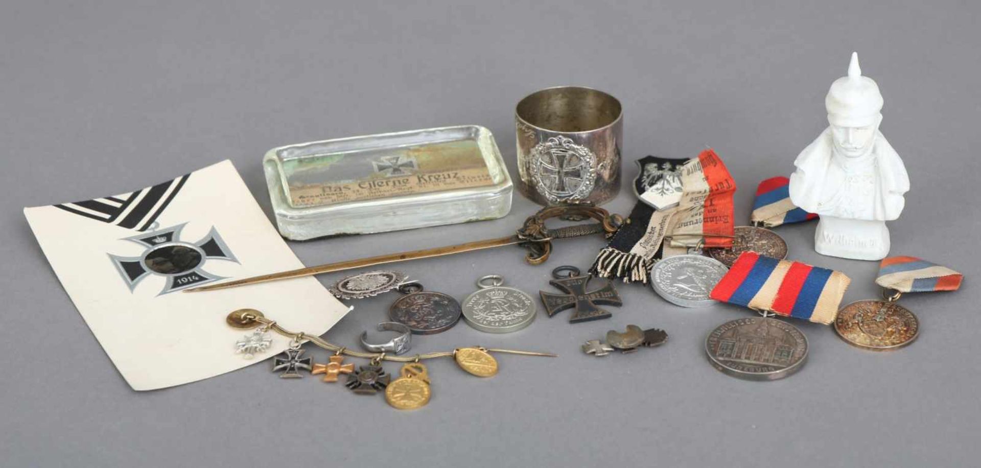 Kleines Konvolut Memorabilia, 1. Weltkriegbestehend aus 1 Postkarte mit Eisernem Kreuz und