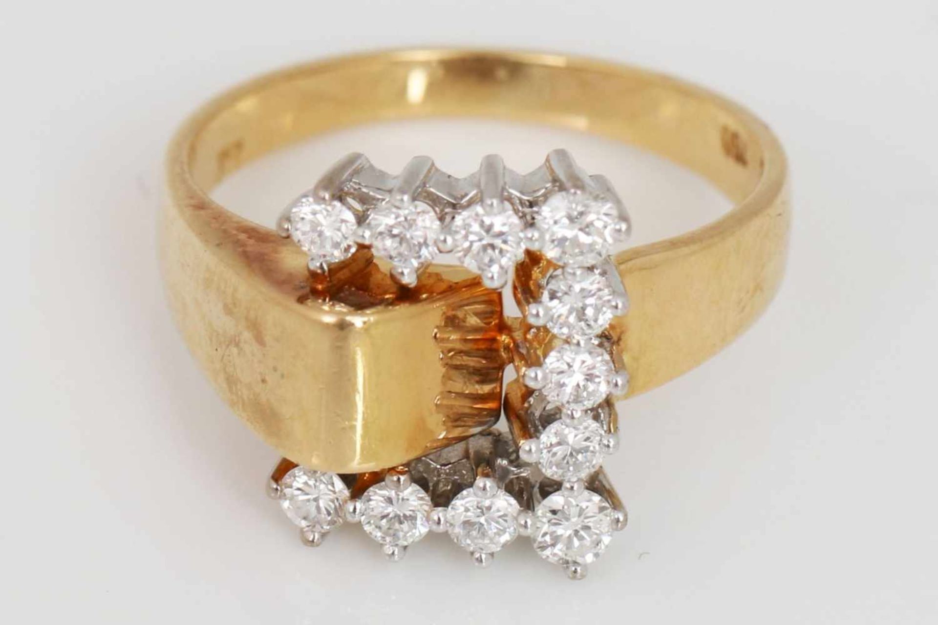 Ring in Form einer Gürtelschnalle750er Gelbgold, mit 11 Brillanten besetzt, hoher Reinheits- und - Image 2 of 2
