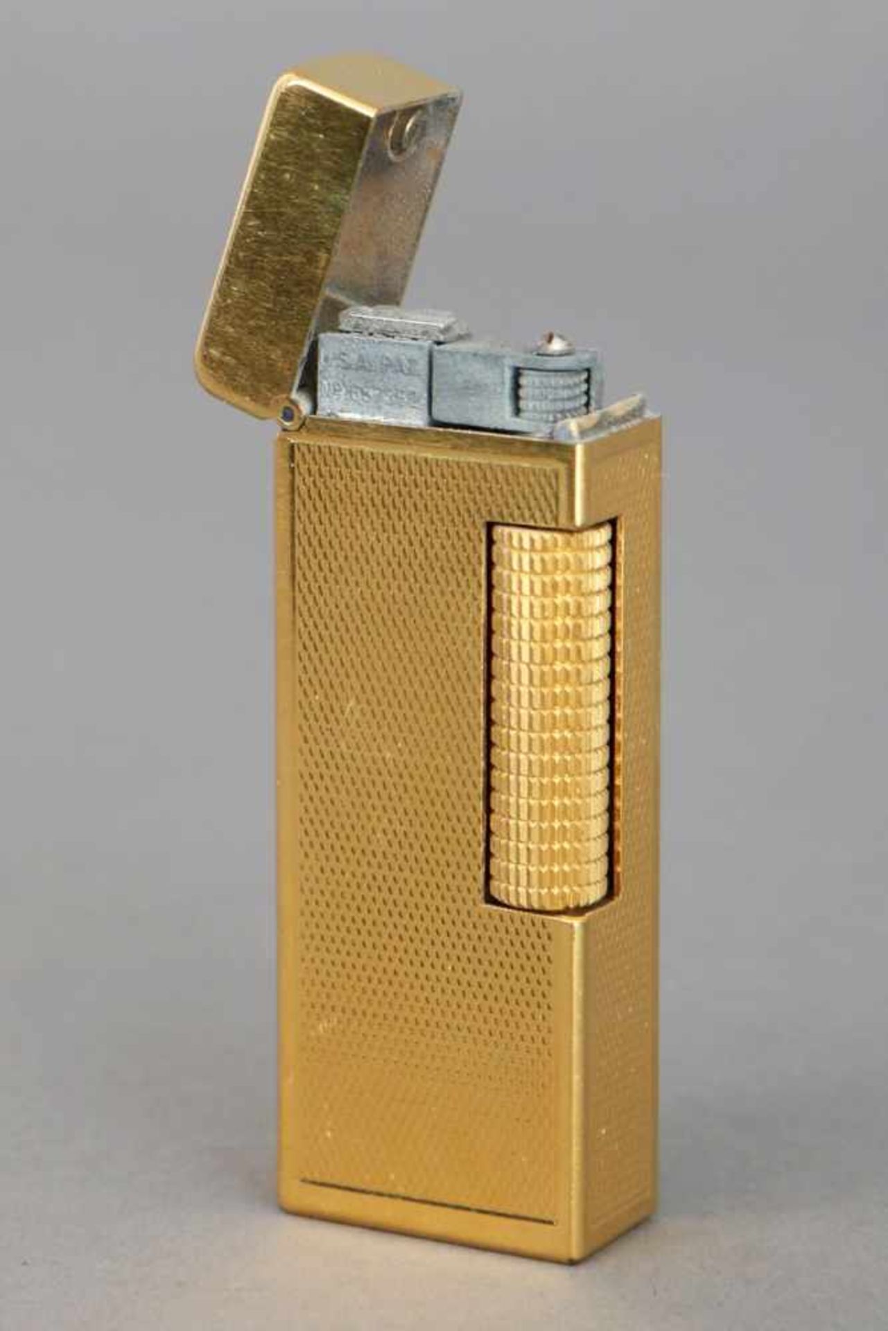 Dunhill Feuerzeugvergoldetes Metall, fein guillochiertes Rautendekor, im (ergänzten) Dunhill-Etui