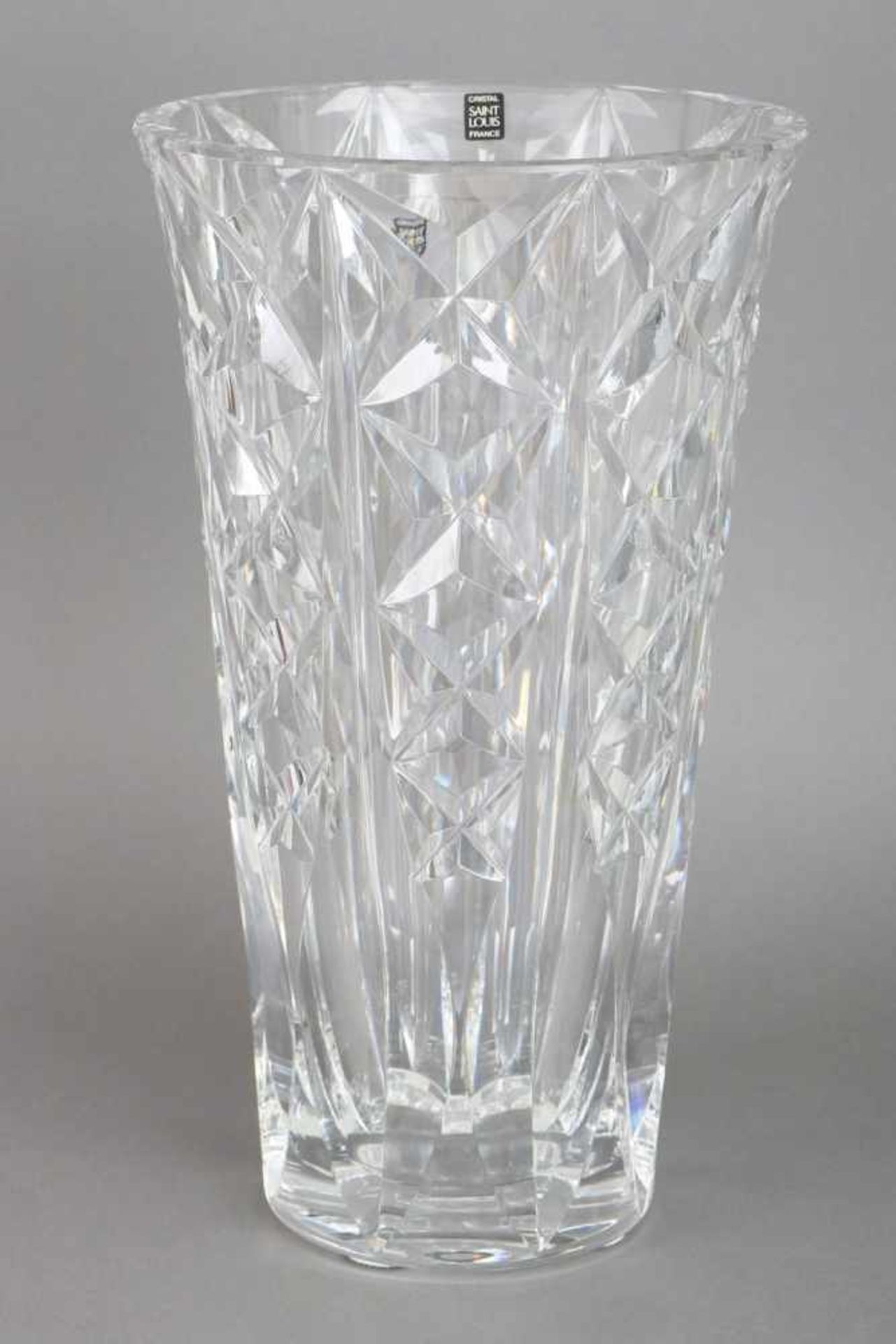 SAINT LOUIS Kristallvasefarbloses Kristall, Modell ¨Deauville¨, leicht konische Form mit Kerbschliff
