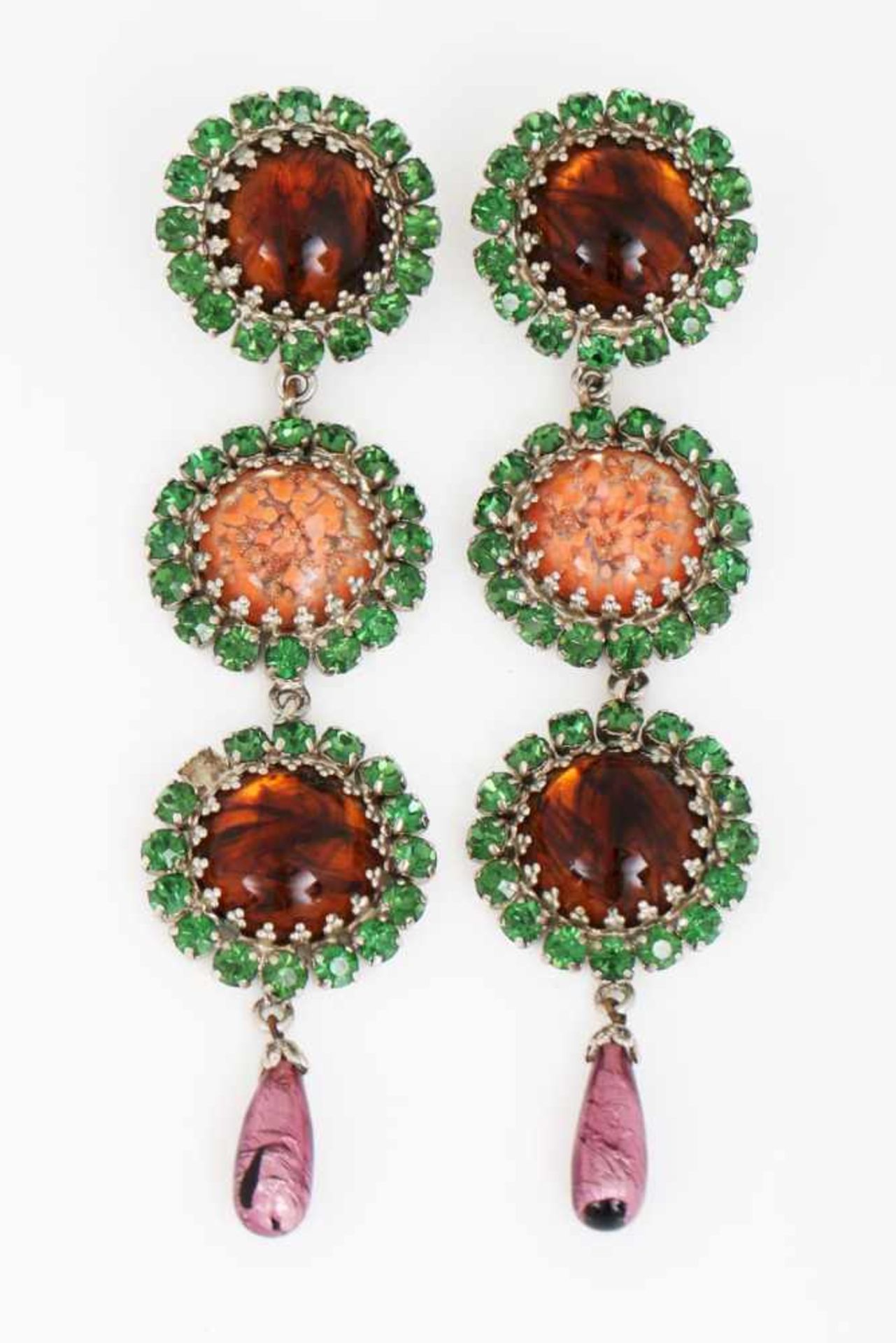 Paar OhrhängerModeschmuck, wohl Neugablonz, um 1940-50, grüner und orangefarbener Strass, - Image 2 of 3