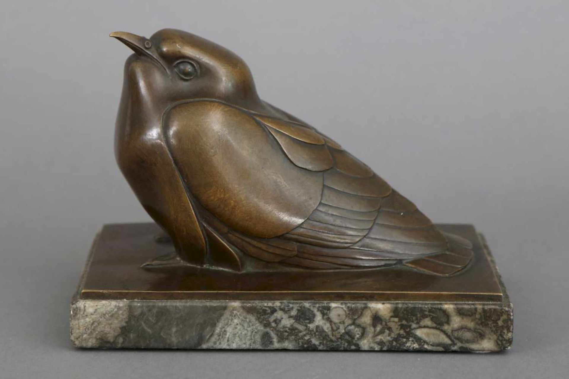 WILHELM KRIEGER (1877-1945)figürliche Bronze, ¨Meise¨, auf eckiger Plinthe, grauer Marmorsockel, auf