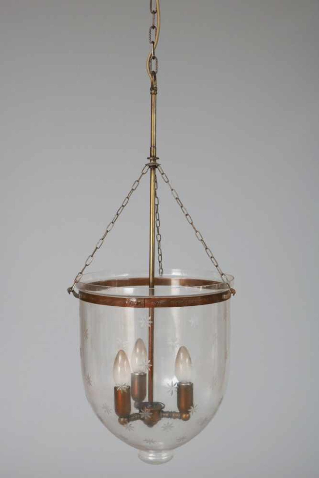 Laterne im Stile des Empirefarbloser Glaszylinder mit Sternschliff in Mesingring, 3 elektrische