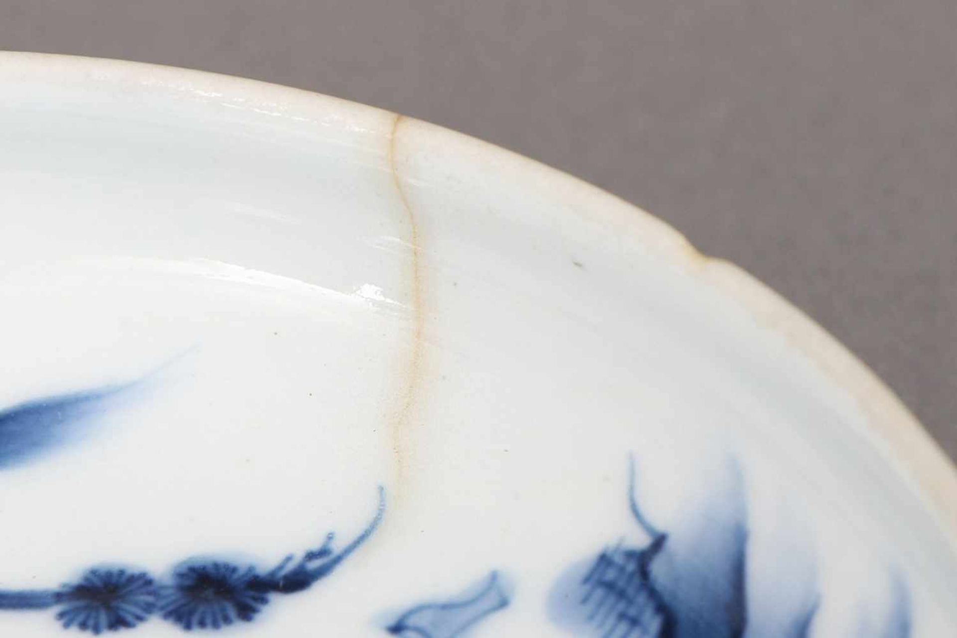 Chinesische Porzellanschalerunde Schale auf kurzem Standring, hell glasiert, blaue - Bild 3 aus 3